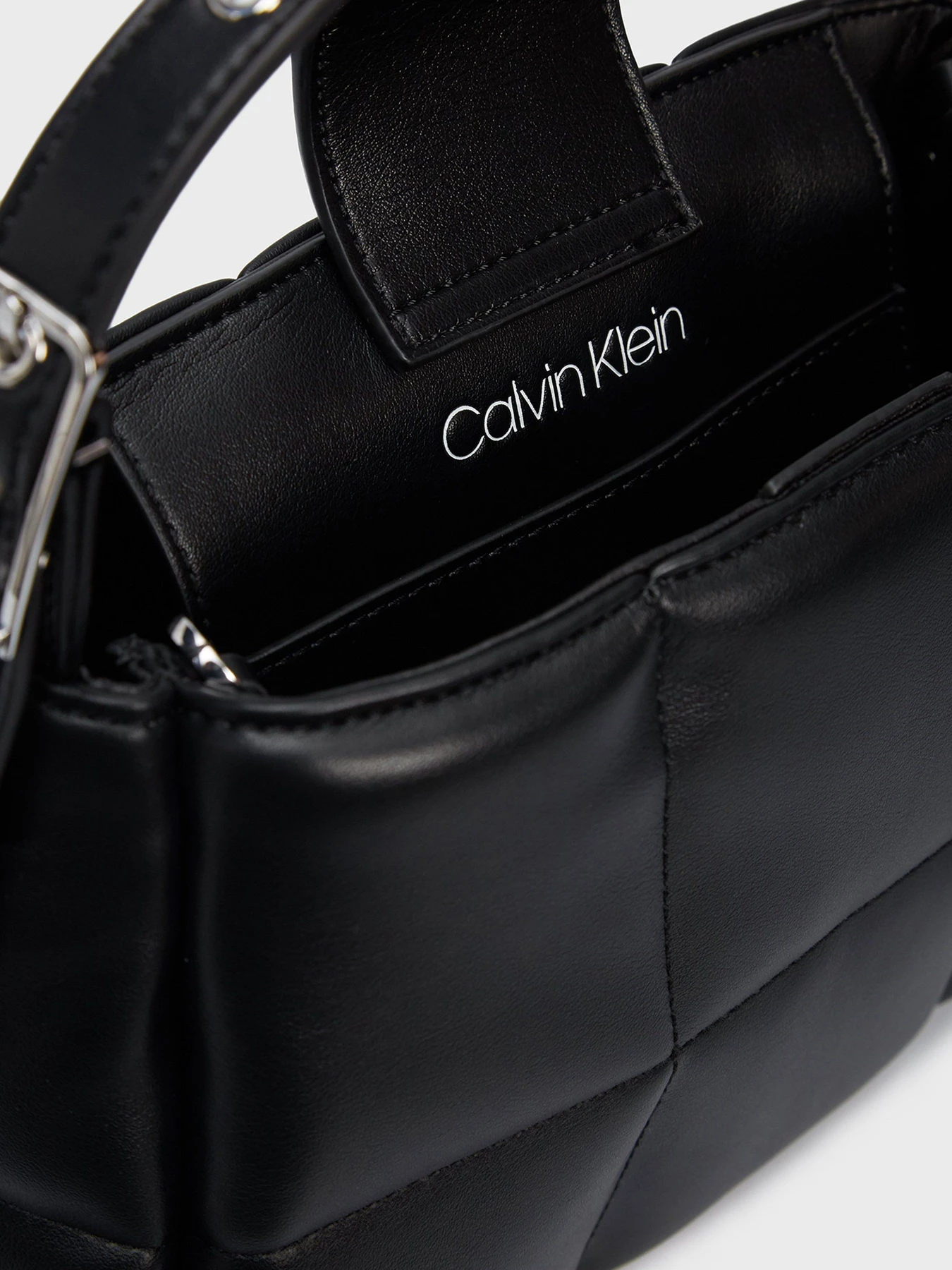 Сумки Calvin Klein модель K60K607371_BAX0 Сумки Calvin Klein модель K60K607371_BAX0 Фото