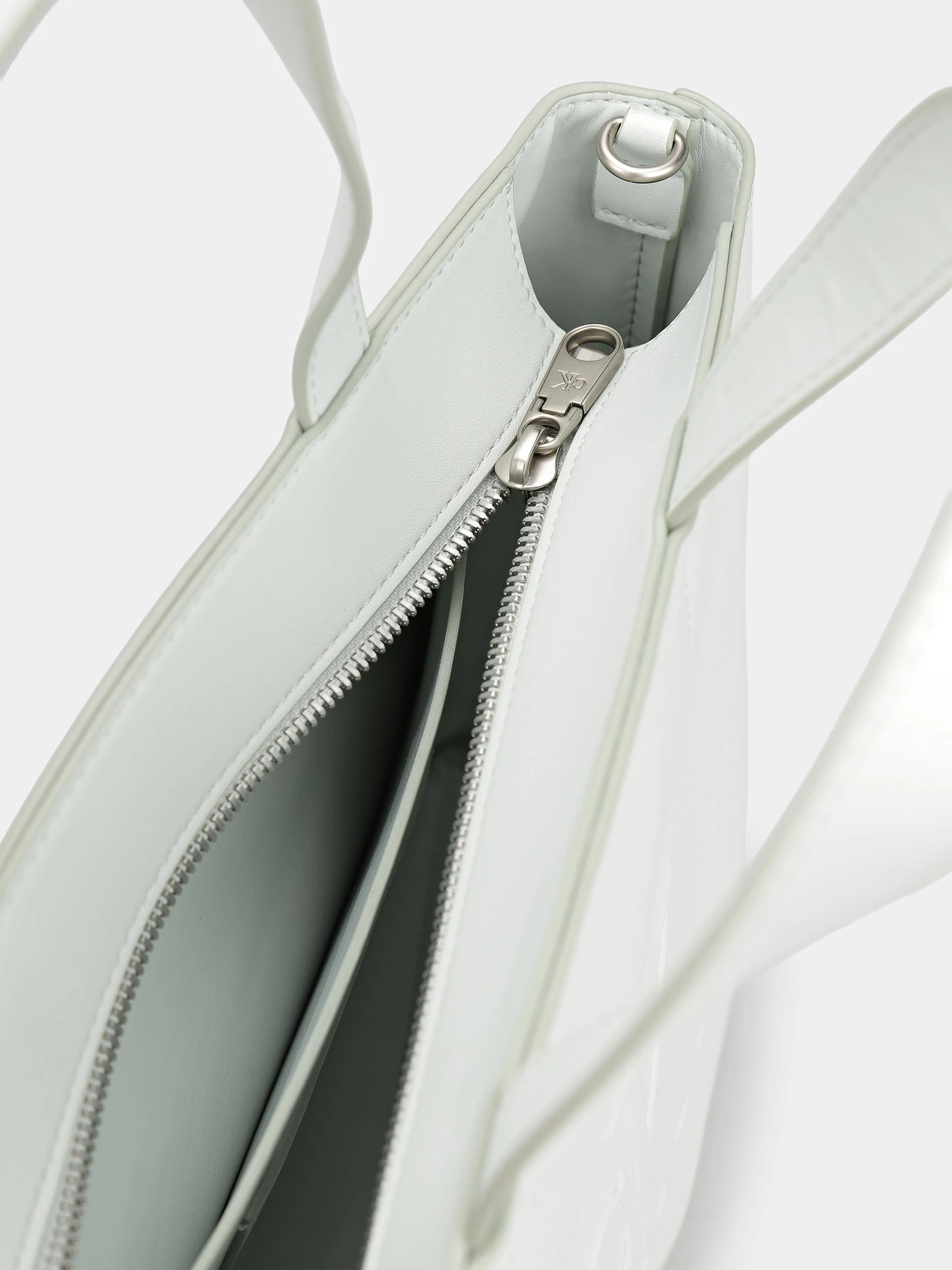 Сумки Calvin Klein модель LV04K3111G-GN9 Сумки Calvin Klein модель LV04K3111G-GN9 Фото