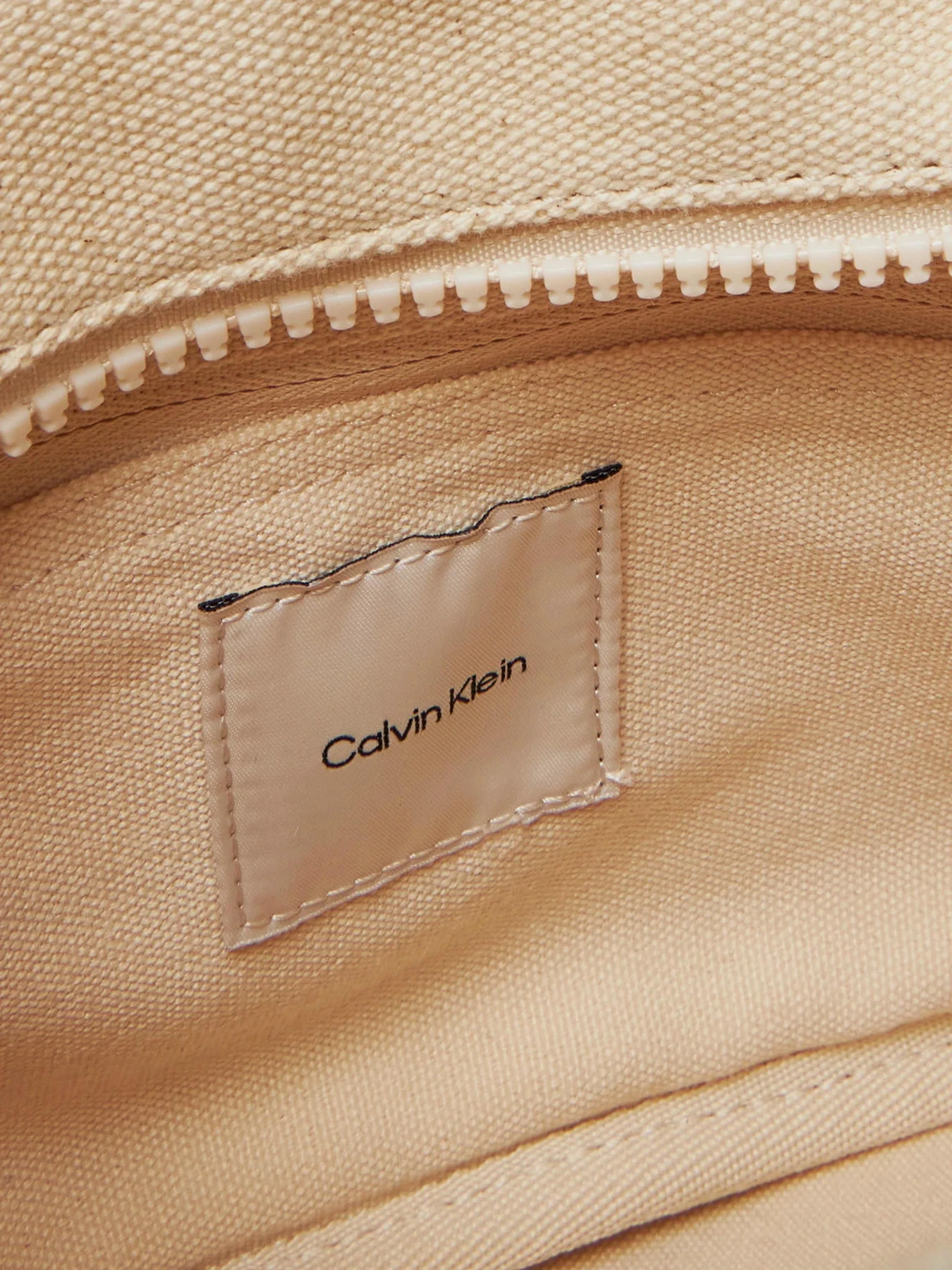 Сумки Calvin Klein модель LV04K3160G-V07 Сумки Calvin Klein модель LV04K3160G-V07 Фото