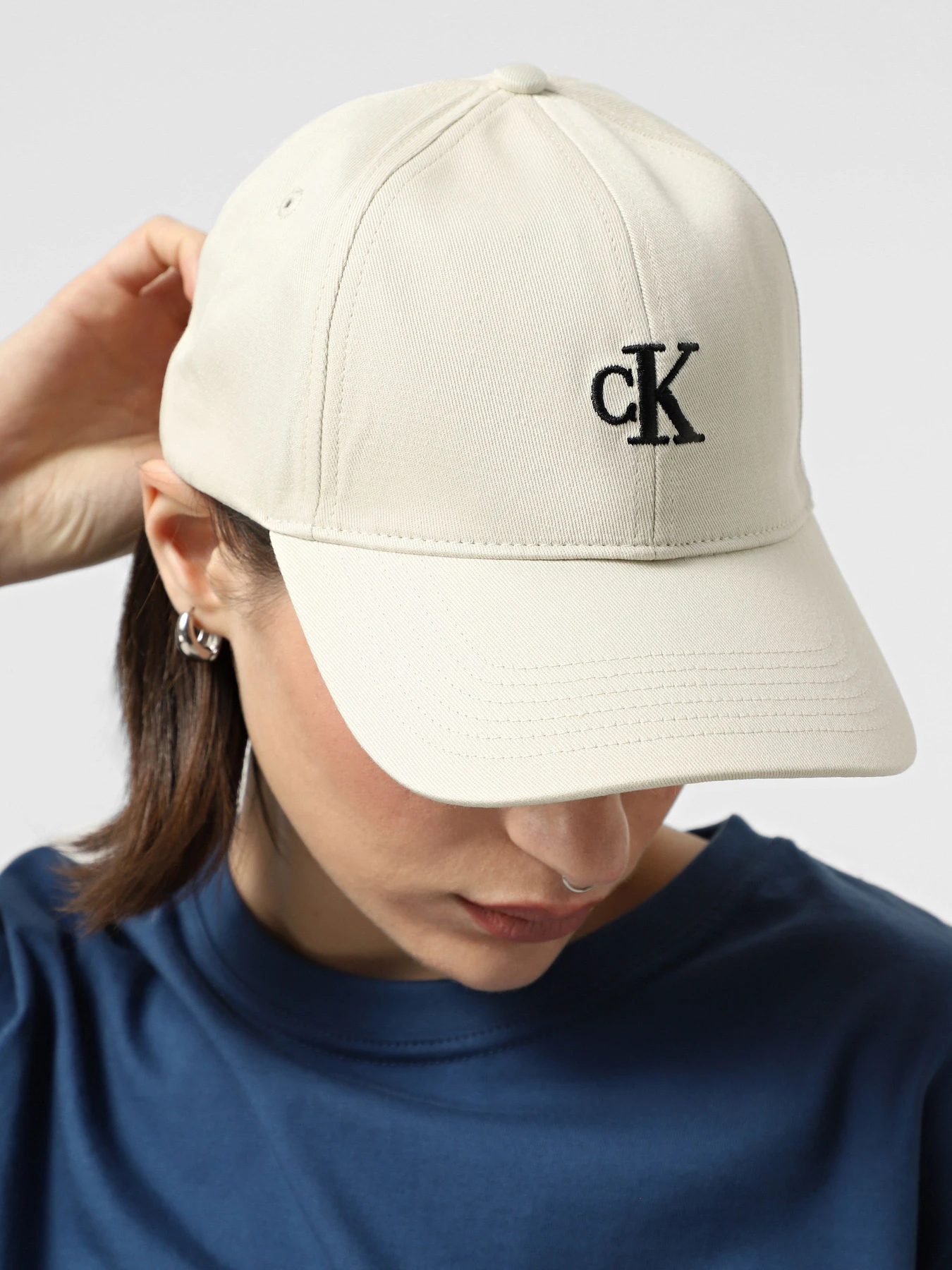 Шапки и кепки Calvin Klein модель LV04K5024G-YAE Шапки и кепки Calvin Klein модель LV04K5024G-YAE Фото