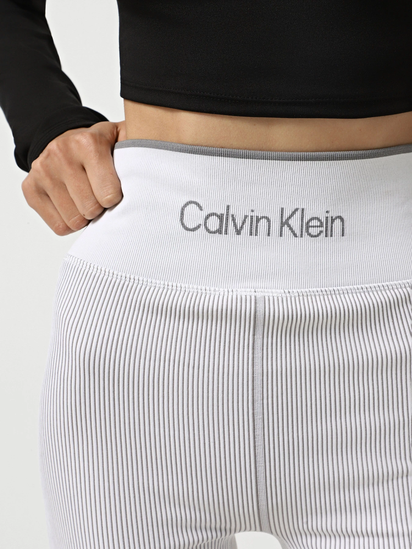 Шорти Calvin Klein модель 00GWS4L735-YAA Фото