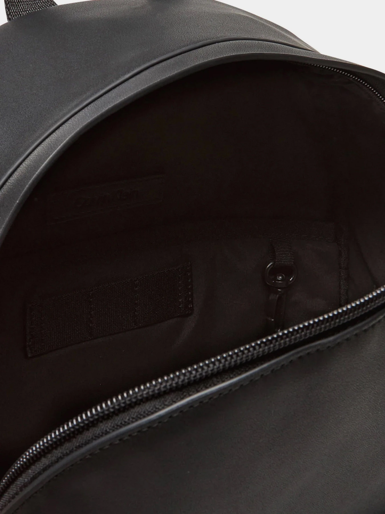 Рюкзаки Calvin Klein модель LV04D3187G-UB1 Рюкзаки Calvin Klein модель LV04D3187G-UB1 Фото