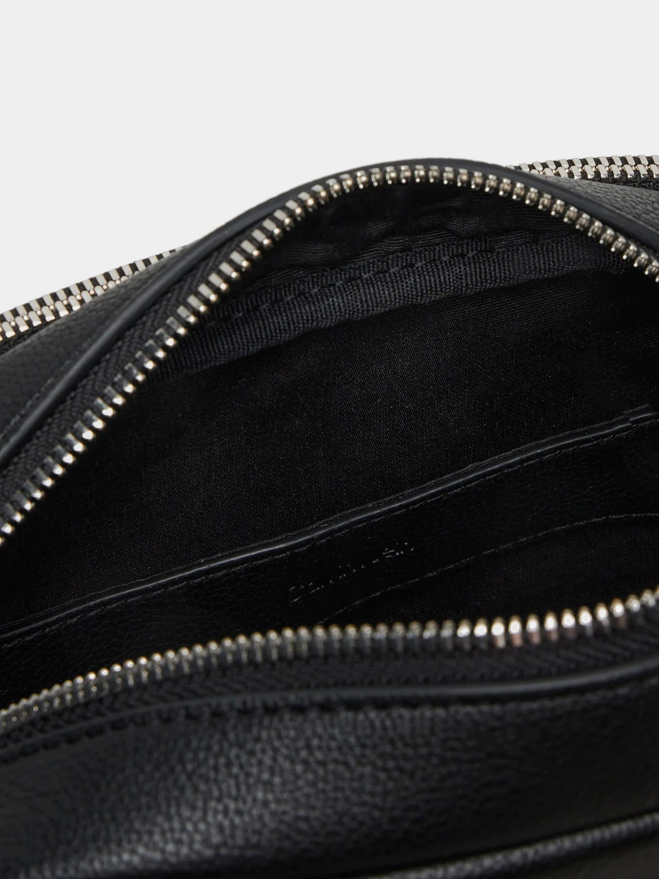 Сумки Calvin Klein модель LV04D3076G-UB1 Сумки Calvin Klein модель LV04D3076G-UB1 Фото