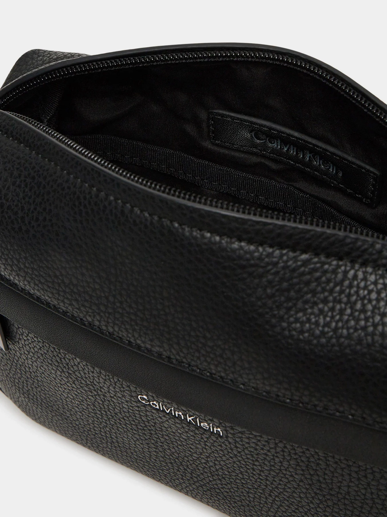 Сумки Calvin Klein модель LV04D3084G-UB1 Сумки Calvin Klein модель LV04D3084G-UB1 Фото