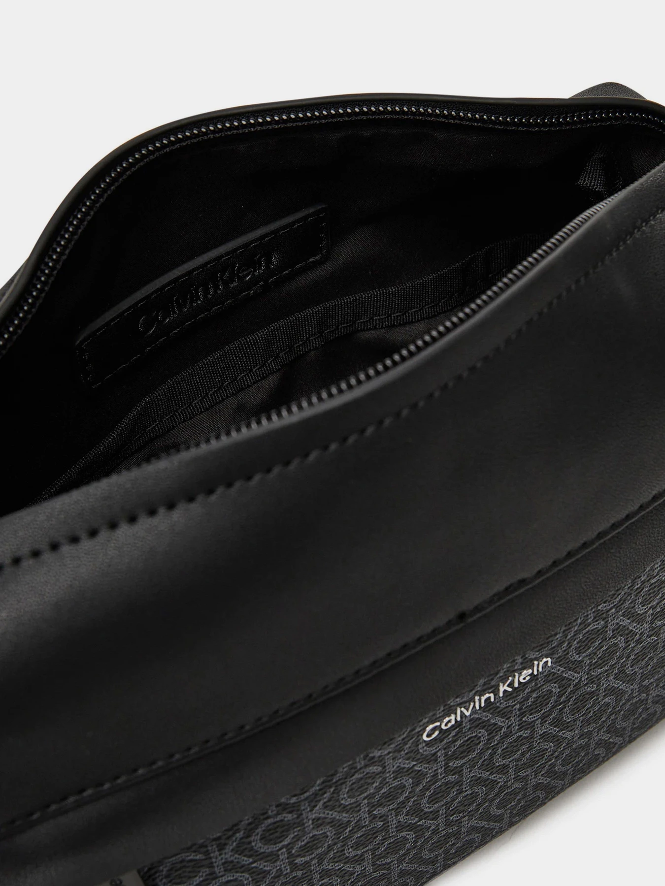 Сумки Calvin Klein модель LV04D3088G-UB1 Сумки Calvin Klein модель LV04D3088G-UB1 Фото