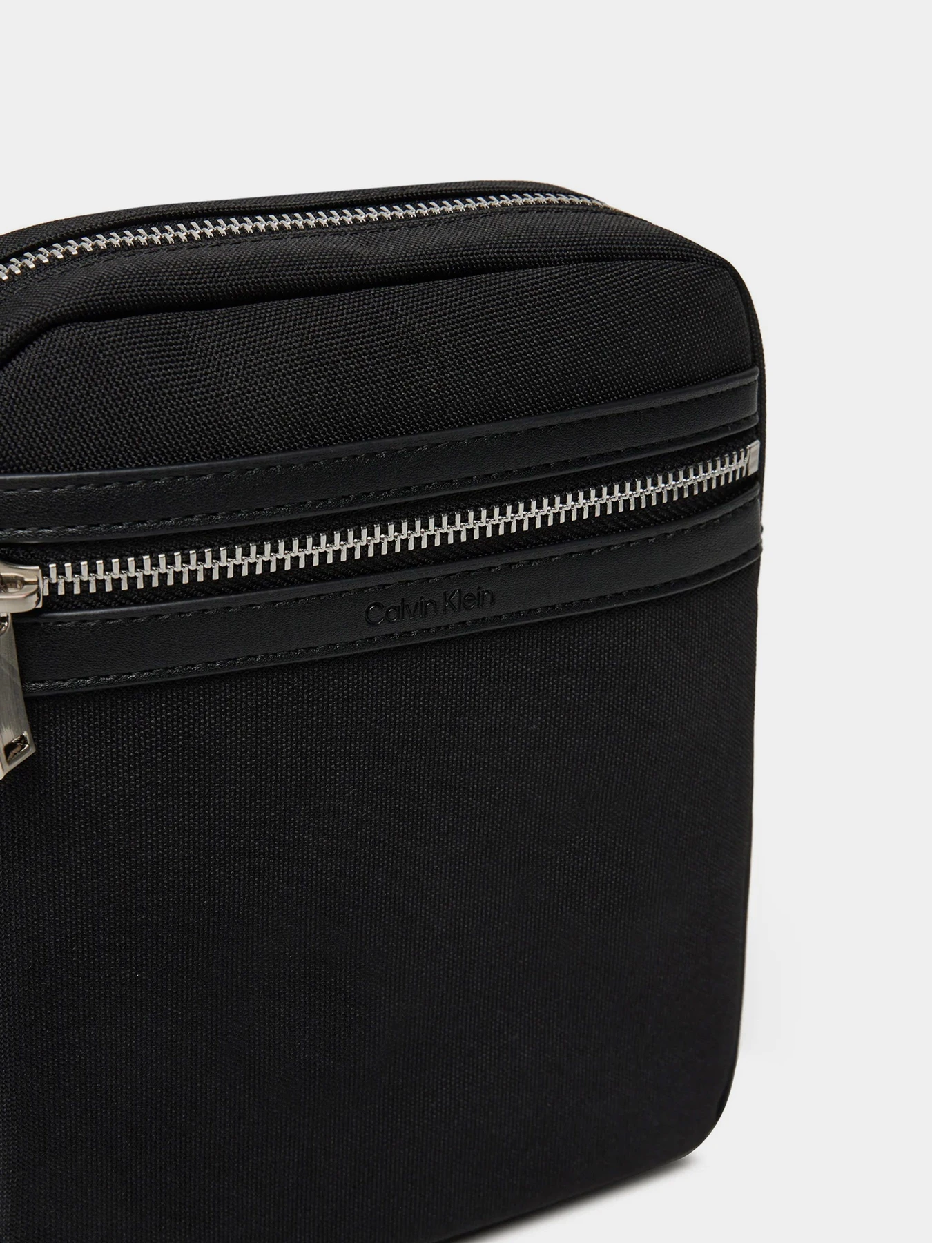 Сумки Calvin Klein модель LV04D3175G-UB1 Сумки Calvin Klein модель LV04D3175G-UB1 Фото