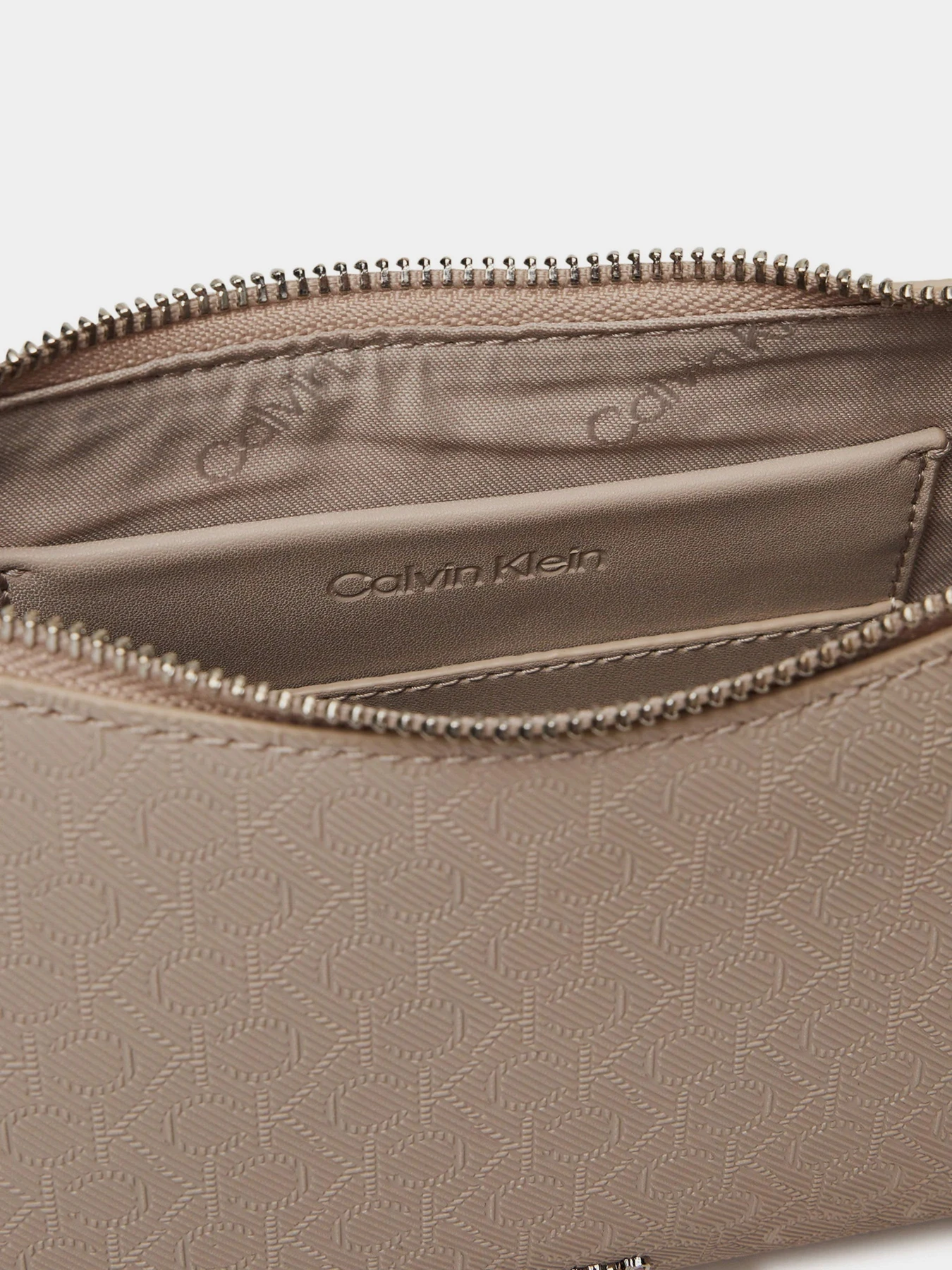 Сумки Calvin Klein модель LV04F3099G-RMU Сумки Calvin Klein модель LV04F3099G-RMU Фото