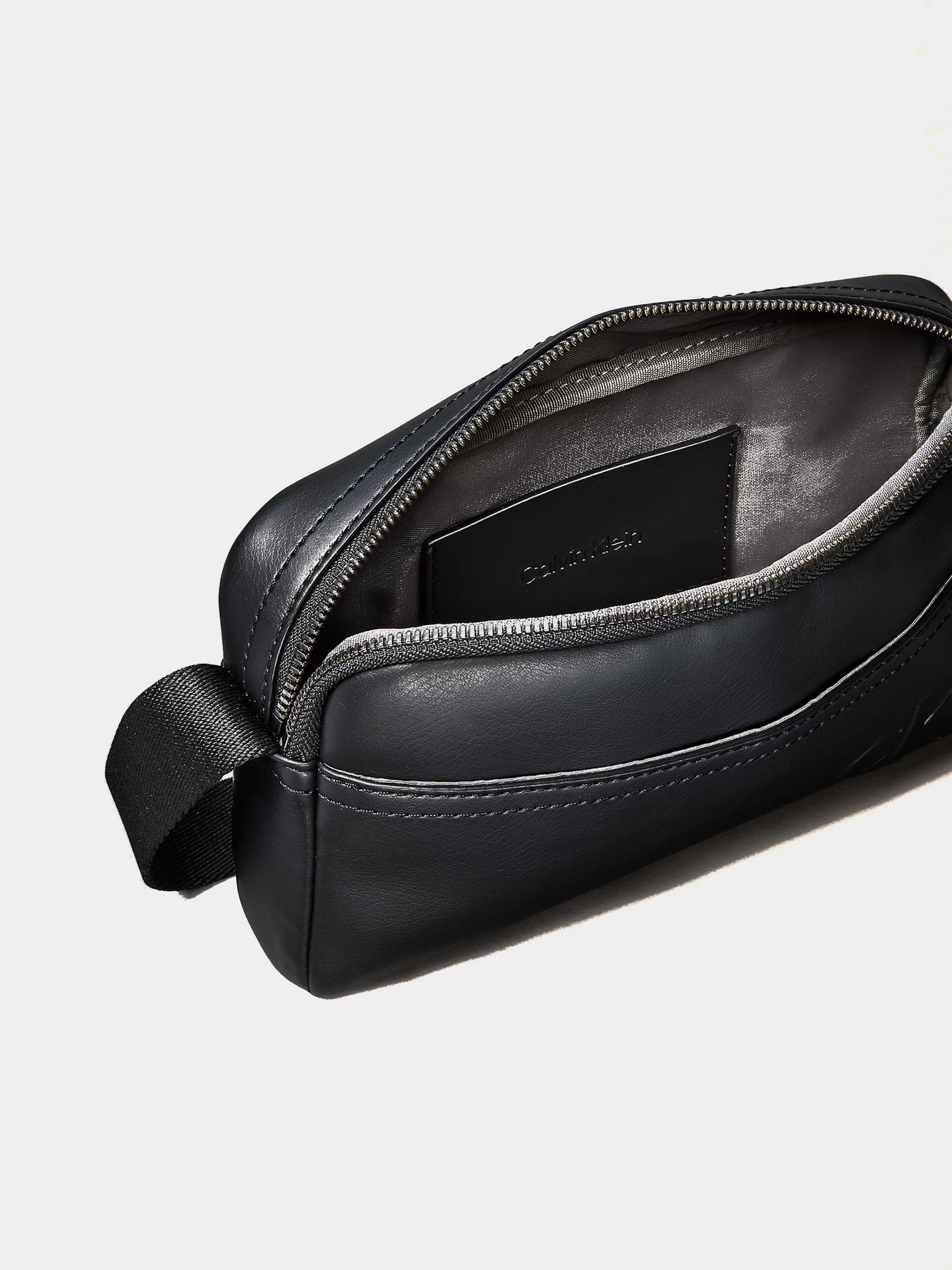 Сумки Calvin Klein модель LV04D3247G-UB1 Сумки Calvin Klein модель LV04D3247G-UB1 Фото