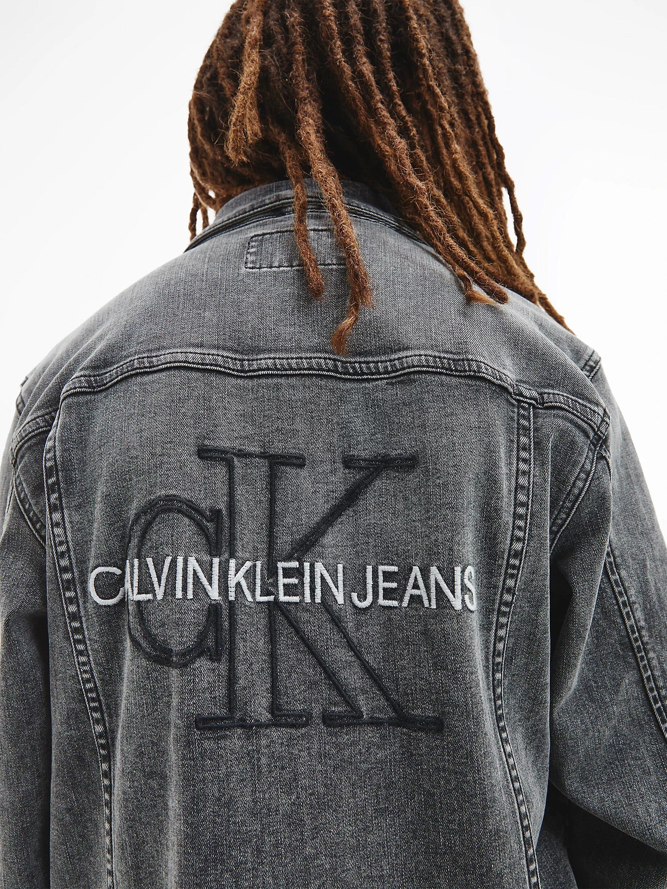 Куртки и дубленки Calvin Klein Trucker модель IB0IB00723-1BY Куртки и дубленки Calvin Klein Trucker модель IB0IB00723-1BY Фото