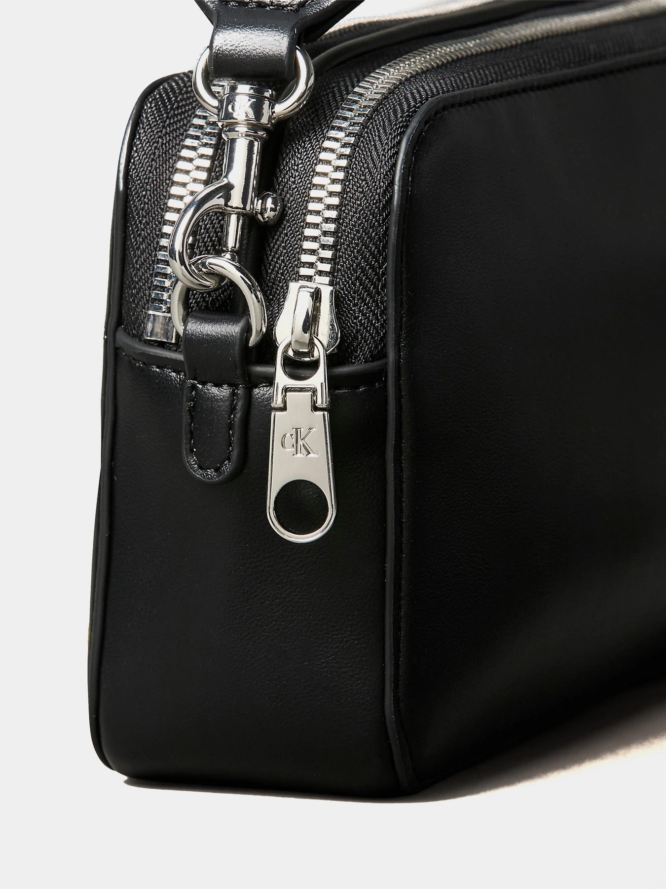 Сумки Calvin Klein модель LV04F3165G-2QP Сумки Calvin Klein модель LV04F3165G-2QP Фото