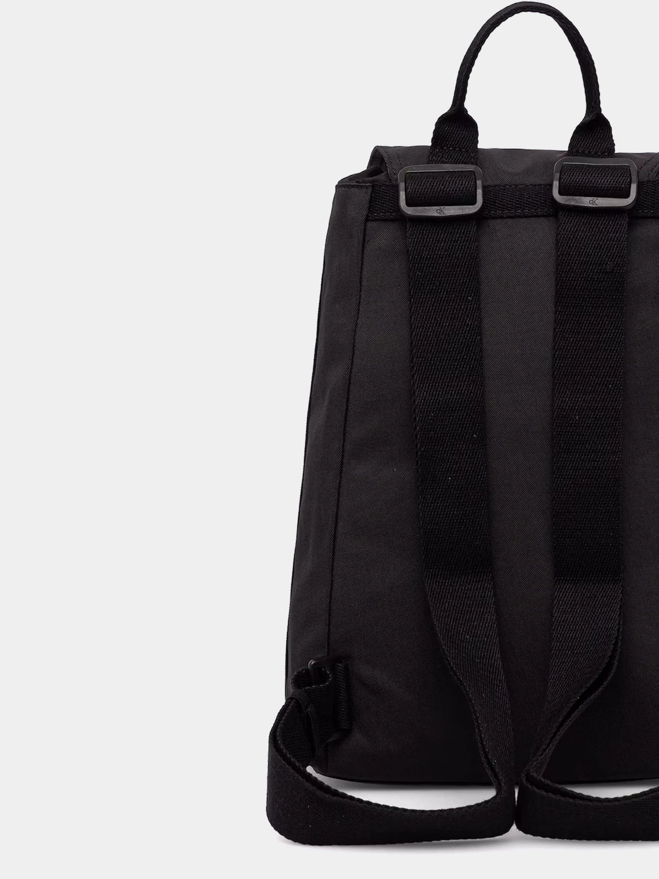 Рюкзаки Calvin Klein BOLD MINI FLAP BACKPACK модель LV04D3320G-UB1 Рюкзаки Calvin Klein BOLD MINI FLAP BACKPACK модель LV04D3320G-UB1 Фото