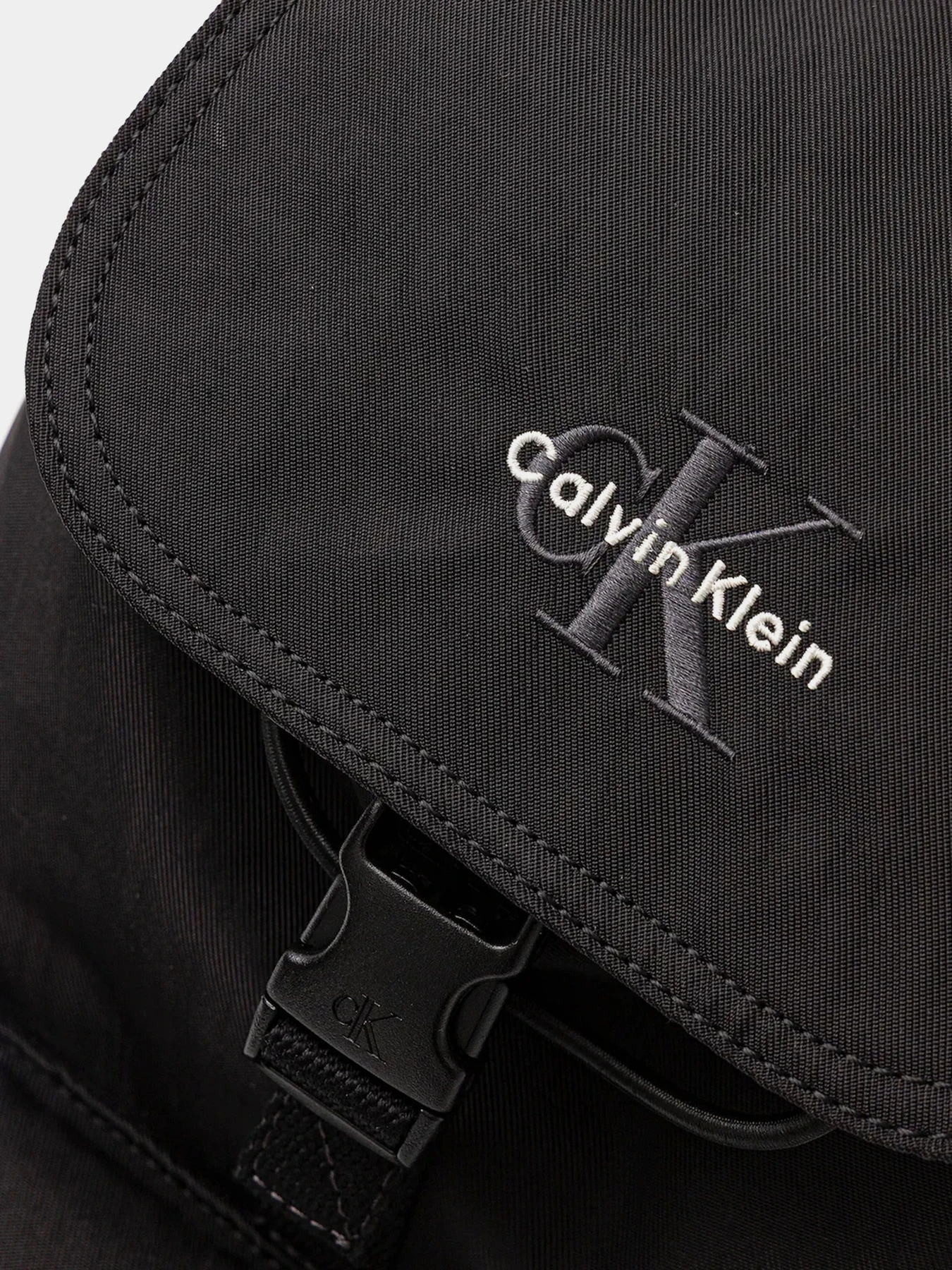 Рюкзаки Calvin Klein BOLD MINI FLAP BACKPACK модель LV04D3320G-UB1 Рюкзаки Calvin Klein BOLD MINI FLAP BACKPACK модель LV04D3320G-UB1 Фото