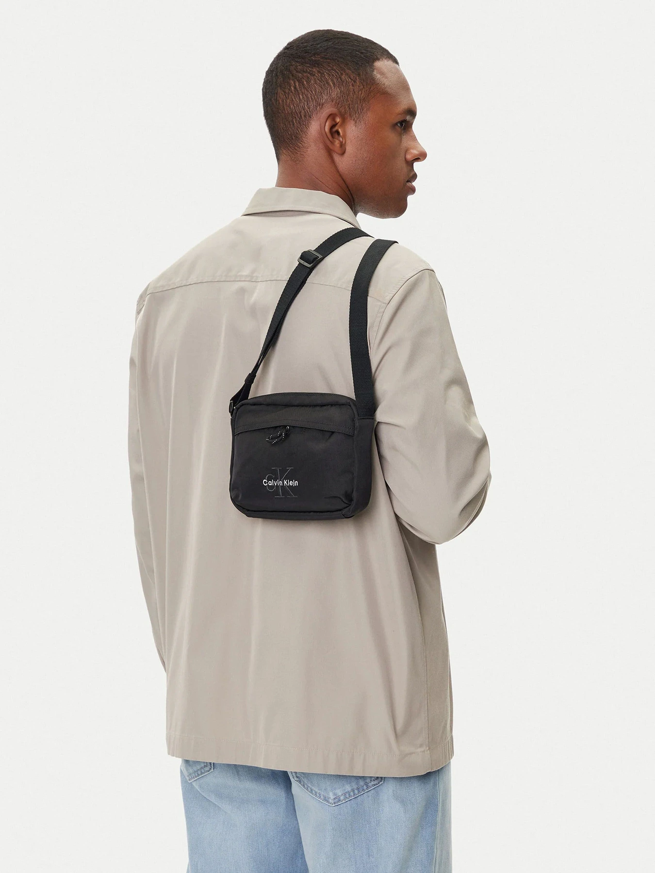 Сумки Calvin Klein BOLD CAMERA BAG модель LV04D3117G-UB1 Сумки Calvin Klein BOLD CAMERA BAG модель LV04D3117G-UB1 Фото
