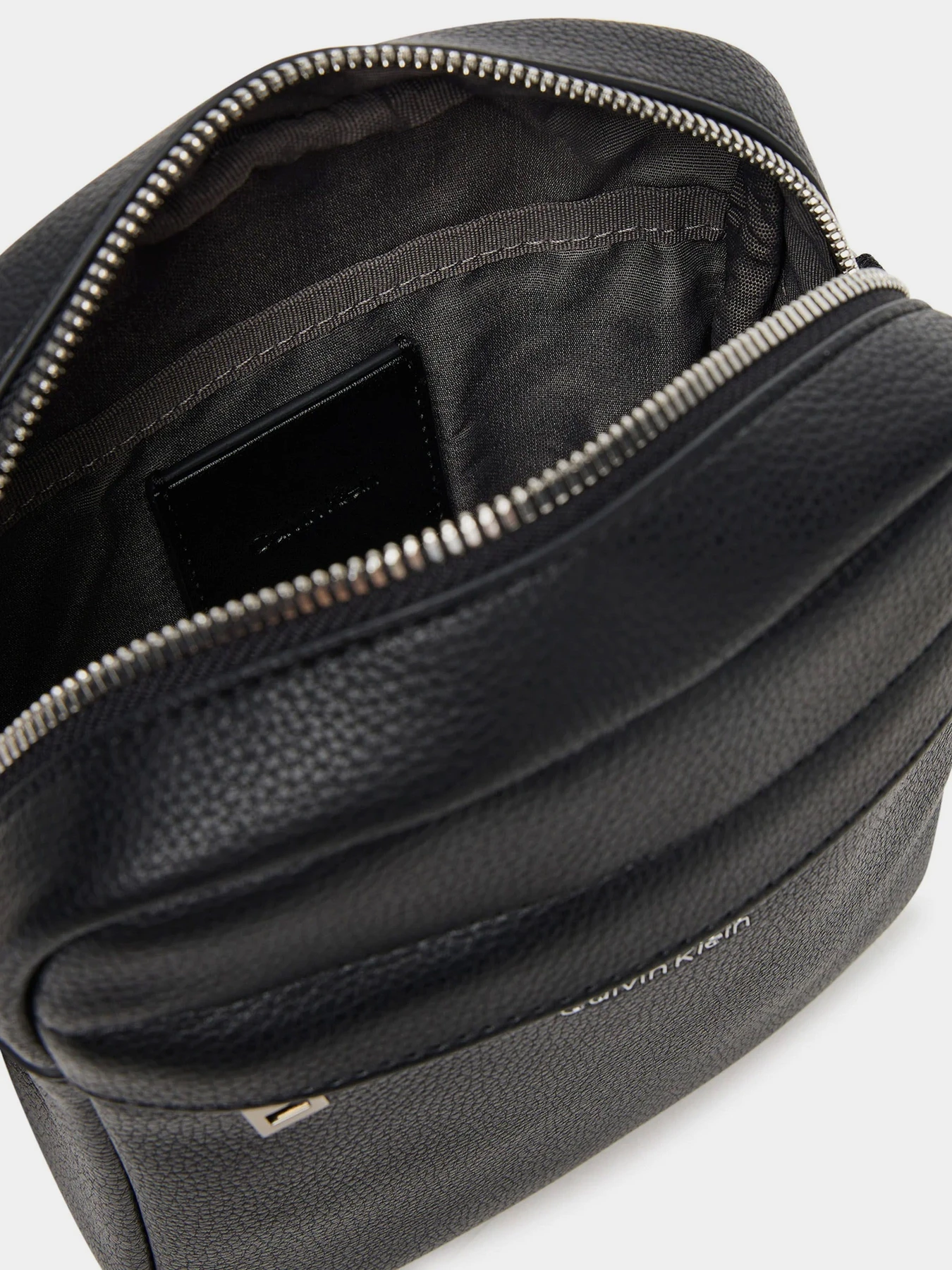 Сумки Calvin Klein RAISED REPORTER модель LV04D3160G-UB1 Сумки Calvin Klein RAISED REPORTER модель LV04D3160G-UB1 Фото