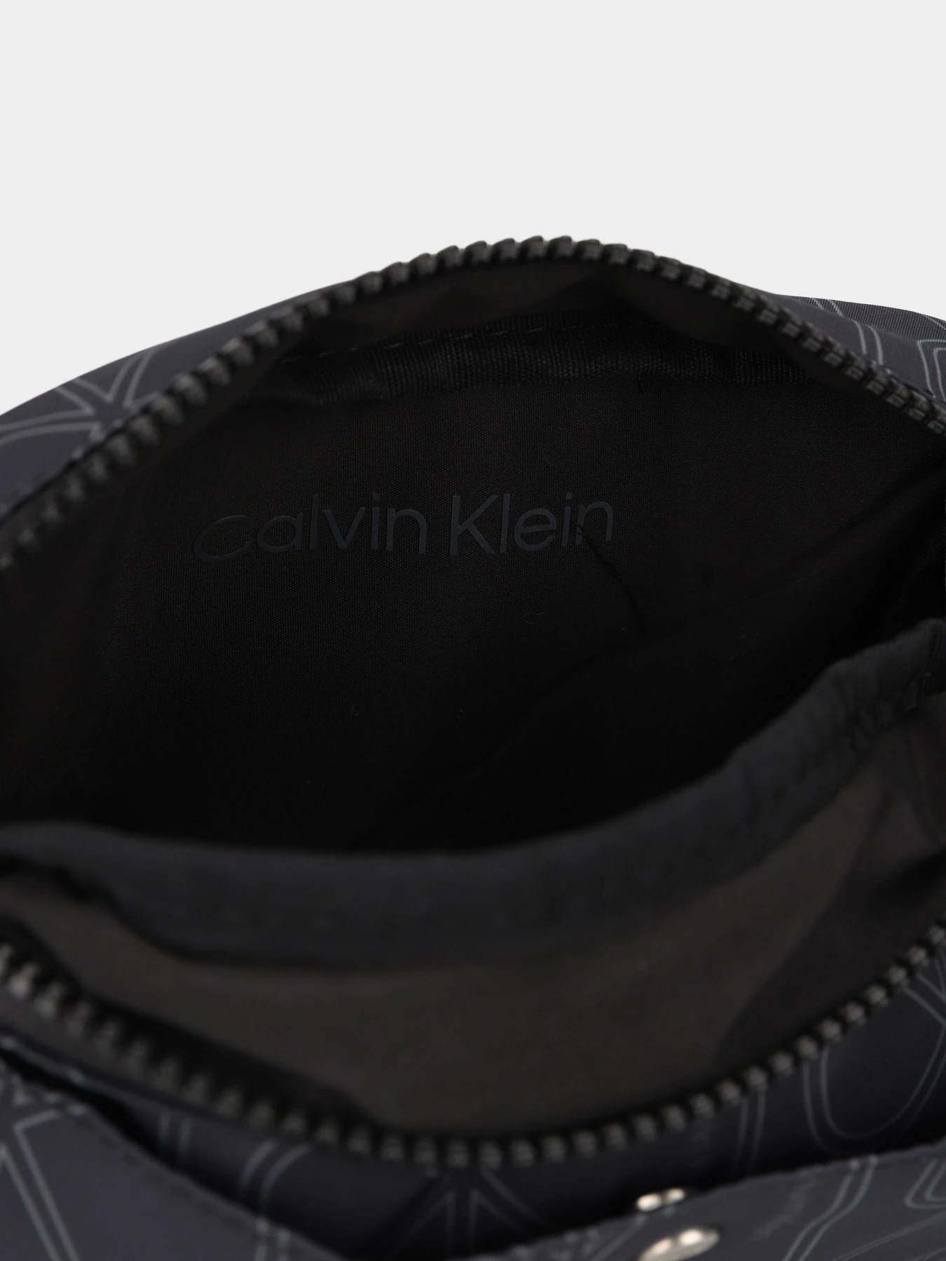 Сумки Calvin Klein PRINTED EMBLEM AOP NYLON CAMER модель LV04D3350G-8MN Фото