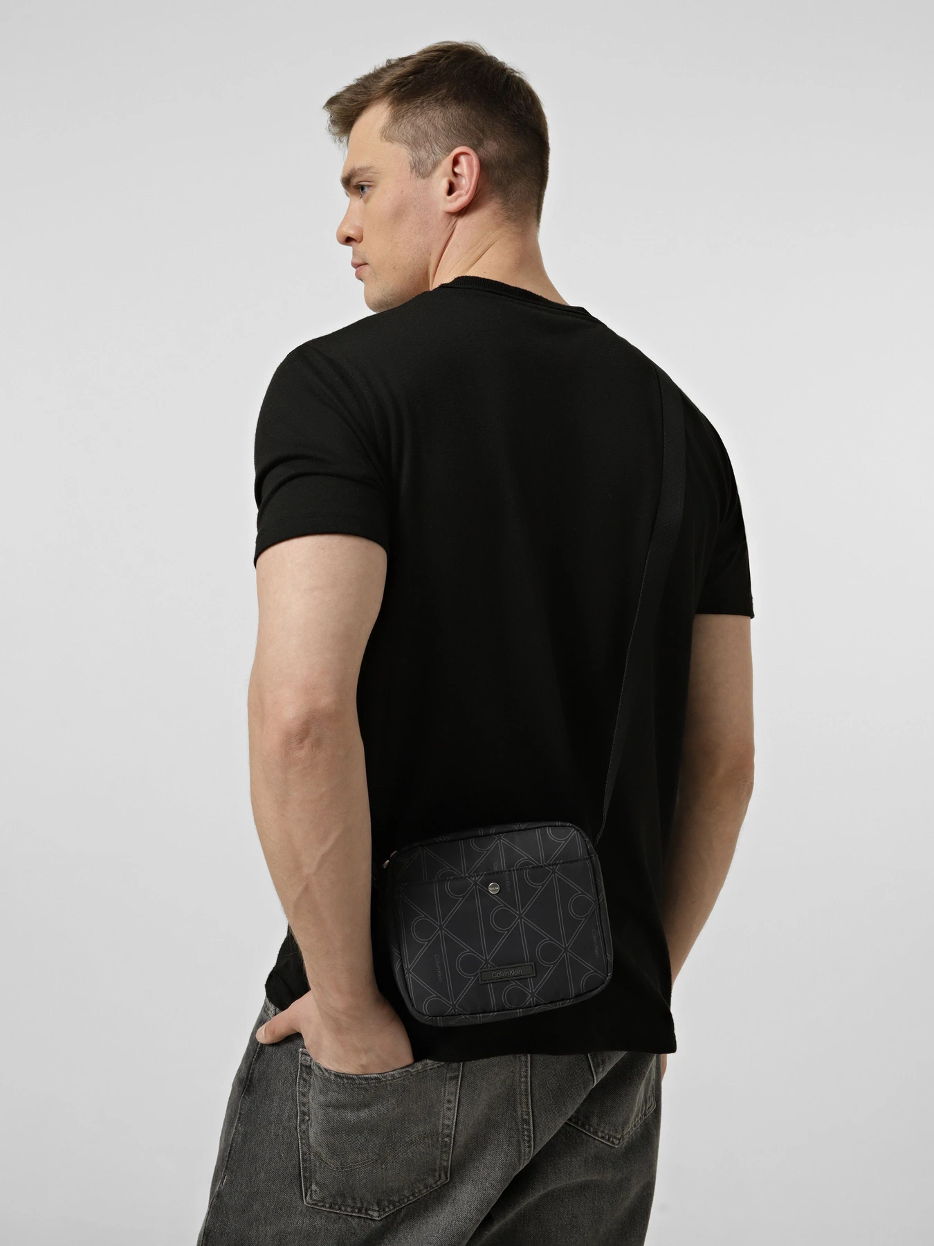Сумки Calvin Klein PRINTED EMBLEM AOP NYLON CAMER модель LV04D3350G-8MN Фото