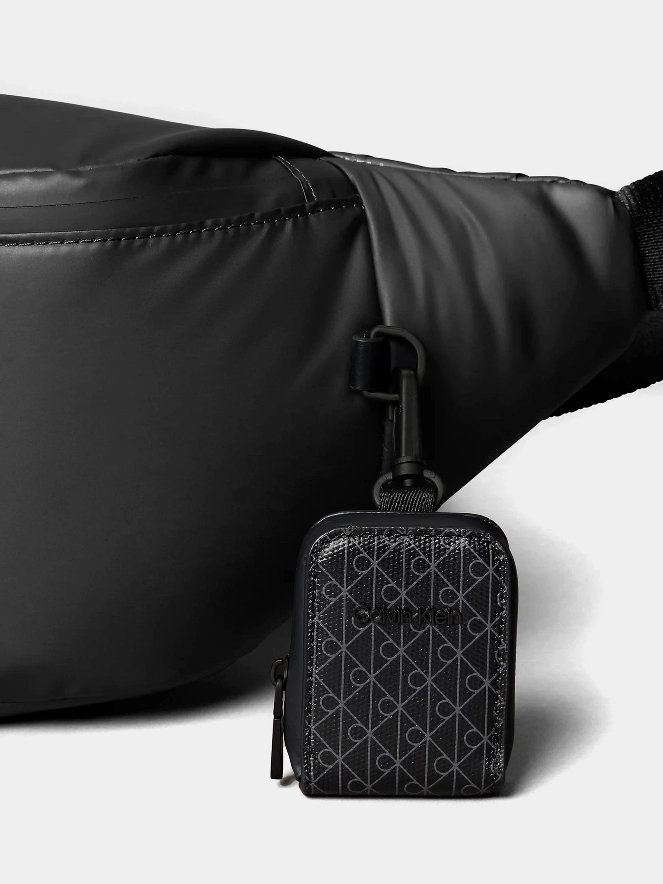 Сумки Calvin Klein PUFFER UTILITY WAISTBAG модель LV04D3198G-UB1 Фото