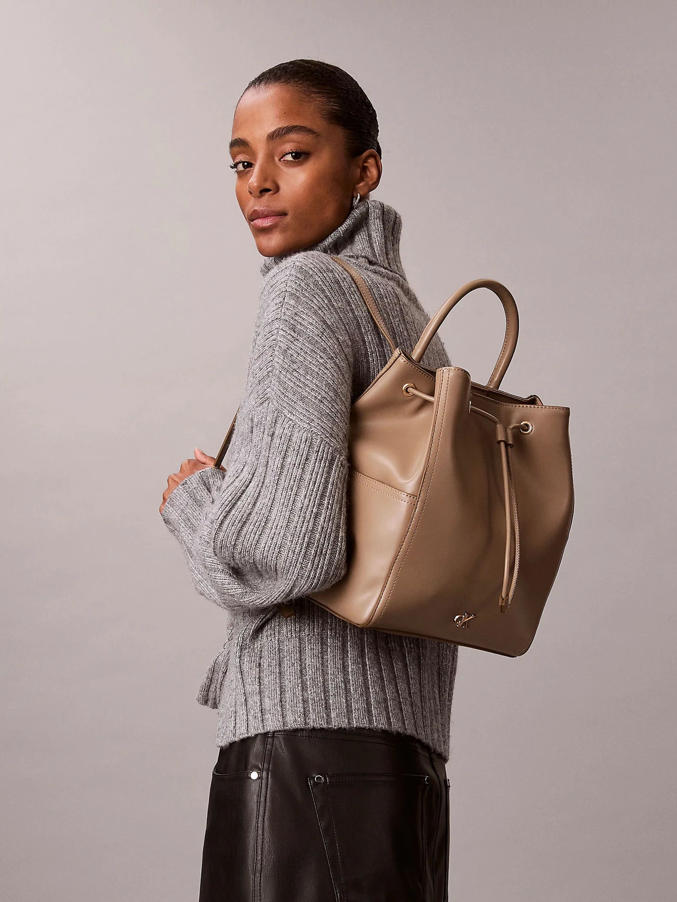 Рюкзаки Calvin Klein CK DRAWSTRING BACKPACK модель LV04F3329G-VFU Рюкзаки Calvin Klein CK DRAWSTRING BACKPACK модель LV04F3329G-VFU Фото