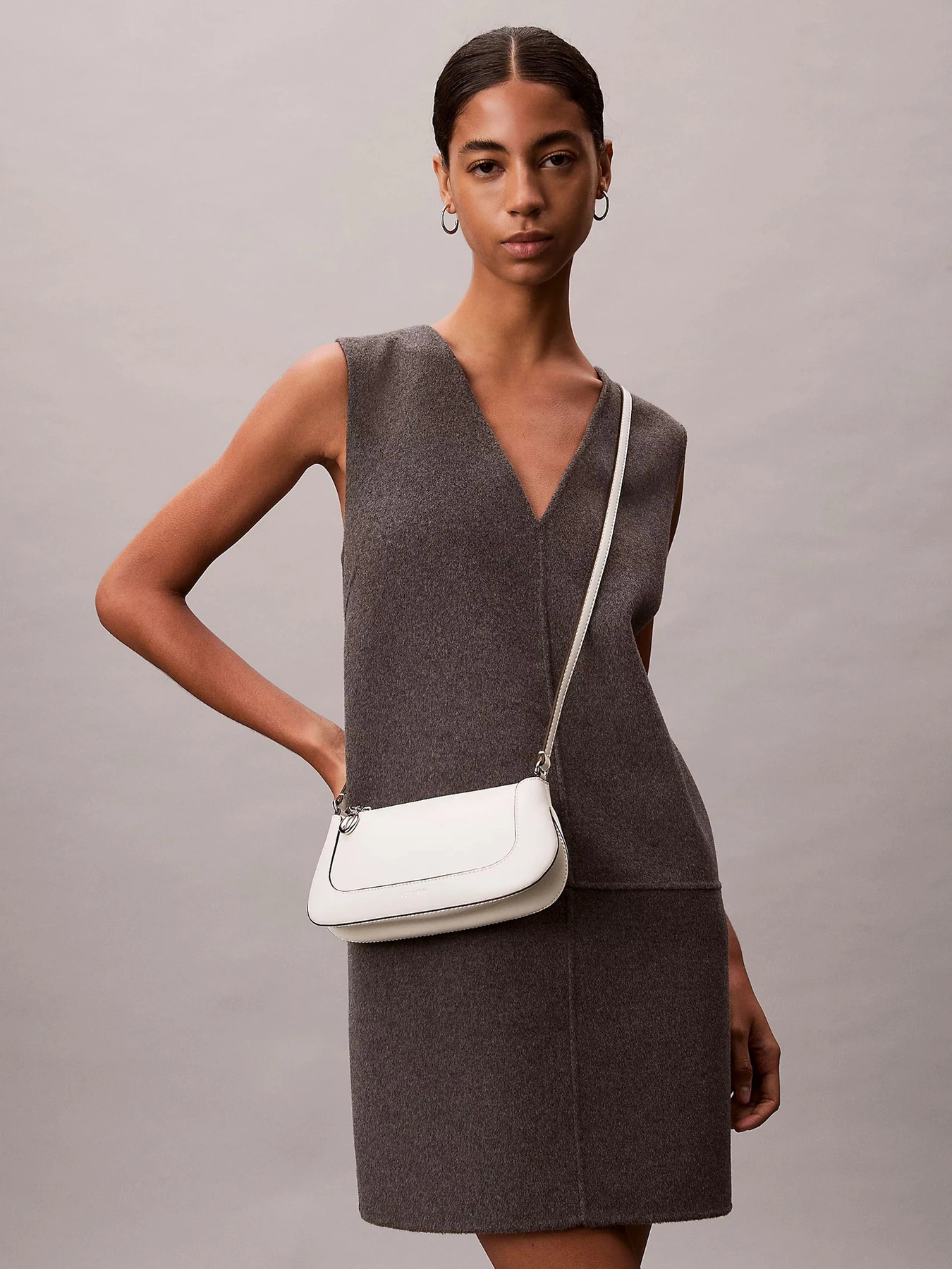 Сумки Calvin Klein HARDWARE ZIP CROSSBODY модель LV04F1046G-FUP Сумки Calvin Klein HARDWARE ZIP CROSSBODY модель LV04F1046G-FUP Фото