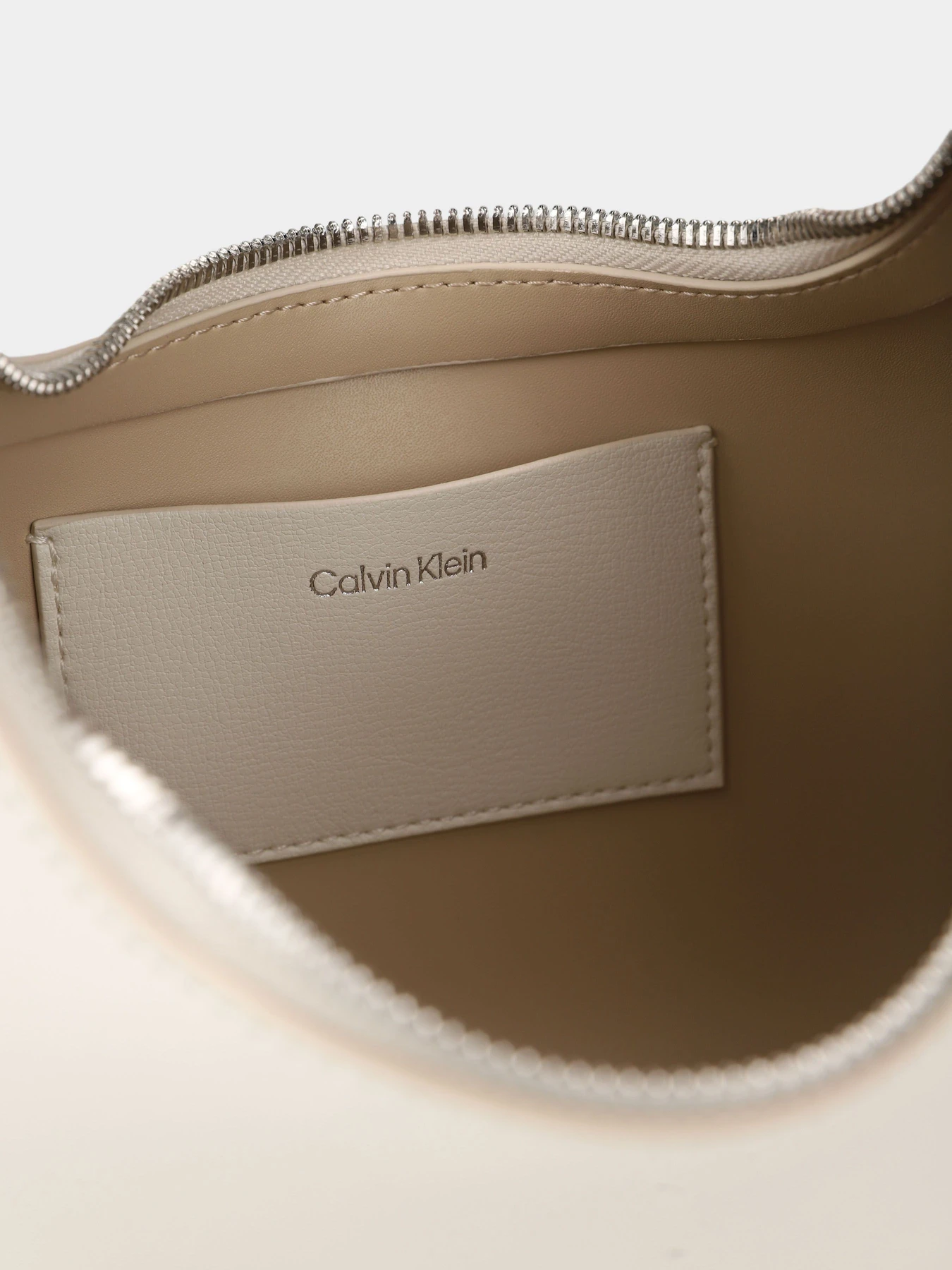 Сумки Calvin Klein FOIL LOGO CONV SHOULDER BAG модель LV04F3272G-FUP Сумки Calvin Klein FOIL LOGO CONV SHOULDER BAG модель LV04F3272G-FUP Фото
