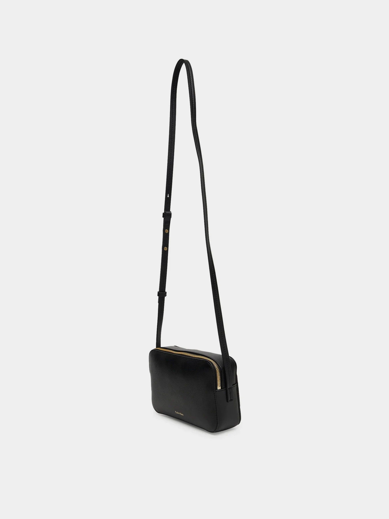 Сумки Calvin Klein FOIL LOGO ELONGATED CAMERA BAG модель LV04F3276G-332 Сумки Calvin Klein FOIL LOGO ELONGATED CAMERA BAG модель LV04F3276G-332 Фото
