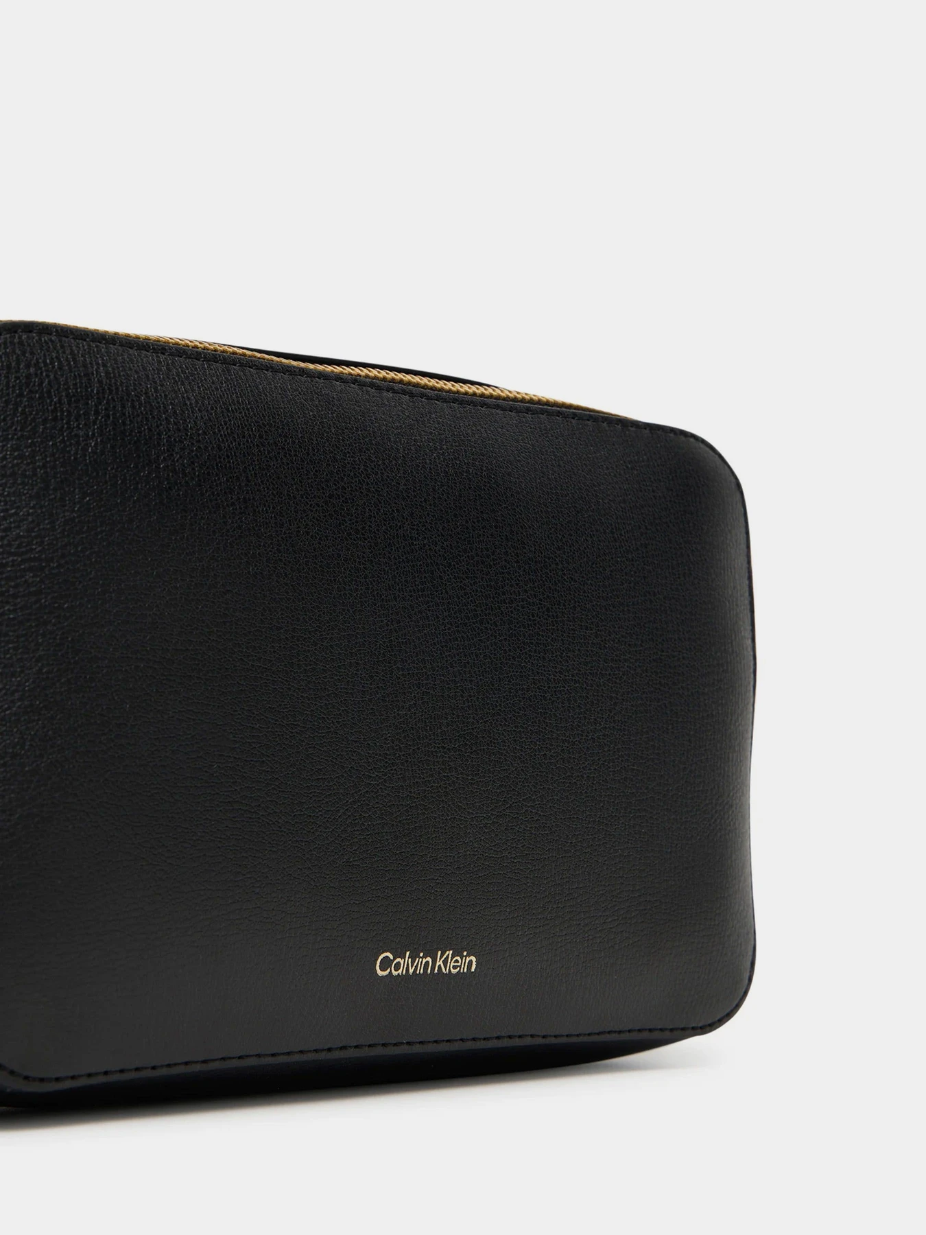 Сумки Calvin Klein FOIL LOGO ELONGATED CAMERA BAG модель LV04F3276G-332 Сумки Calvin Klein FOIL LOGO ELONGATED CAMERA BAG модель LV04F3276G-332 Фото