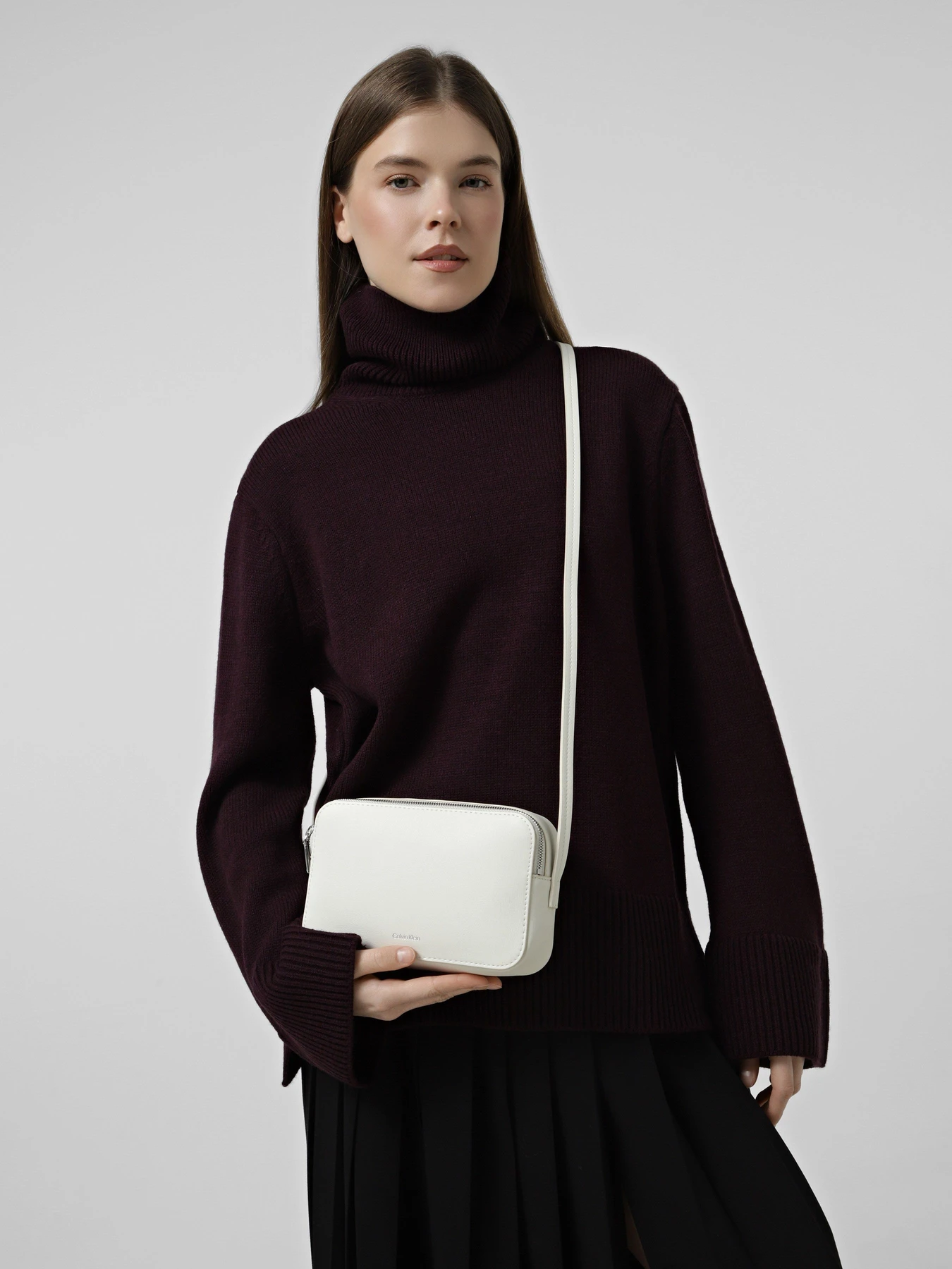 Сумки Calvin Klein FOIL LOGO ELONGATED CAMERA BAG модель LV04F3276G-FUP Фото