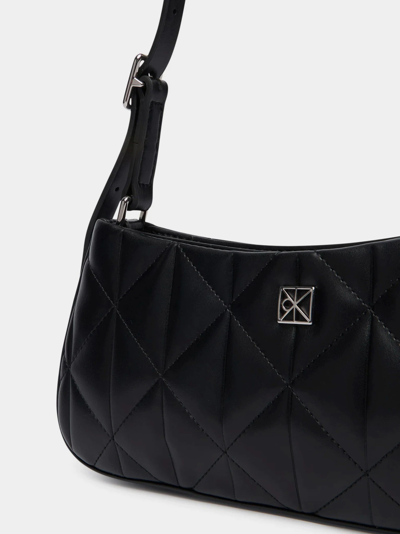Сумки Calvin Klein QUILTED SM SHOULDER BAG модель LV04F3327G-UB1 Сумки Calvin Klein QUILTED SM SHOULDER BAG модель LV04F3327G-UB1 Фото
