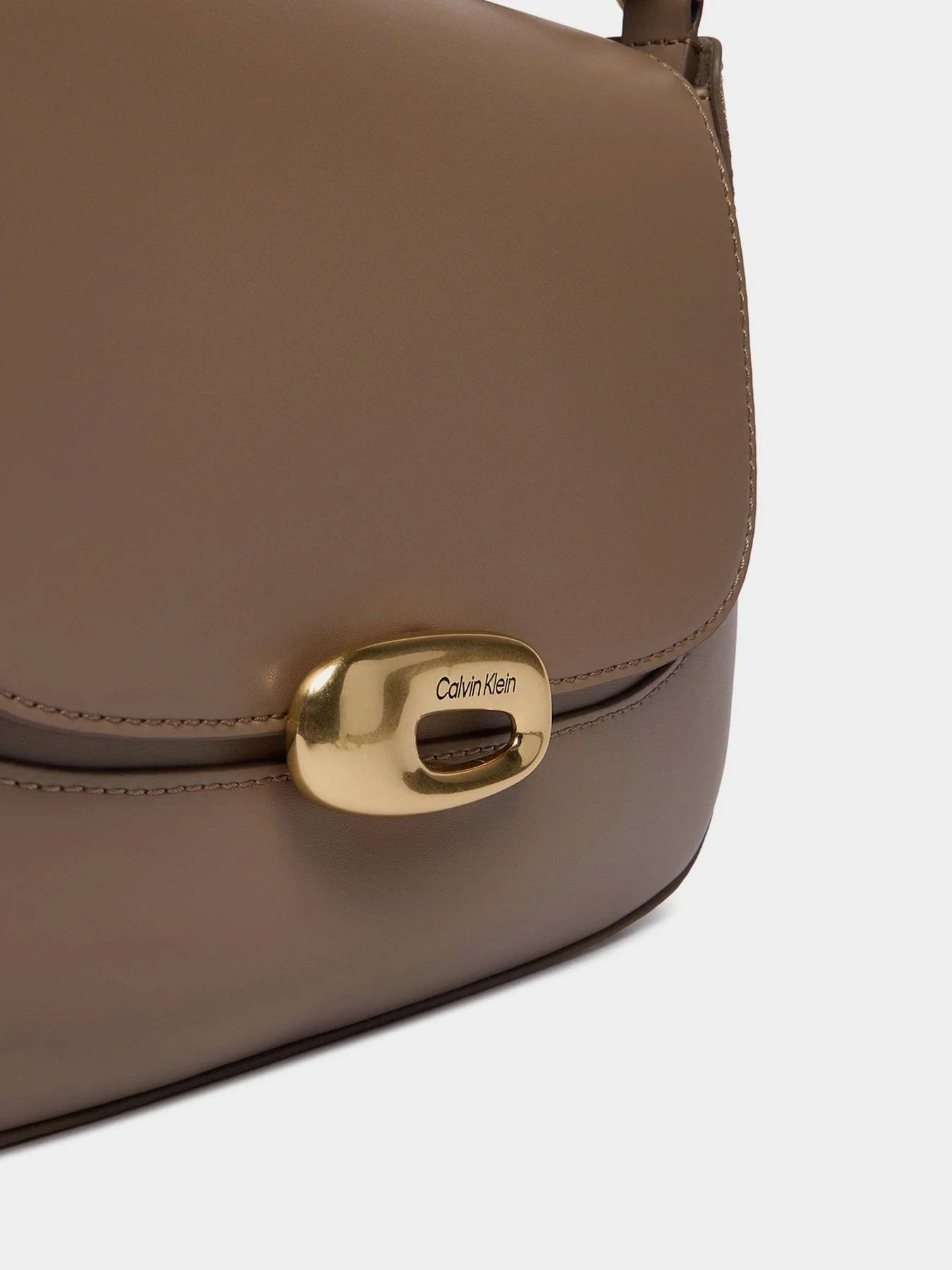 Сумки Calvin Klein HARDWARE FLAP MEDIUM CROSSBODY модель LV04F3401G-VFU Сумки Calvin Klein HARDWARE FLAP MEDIUM CROSSBODY модель LV04F3401G-VFU Фото