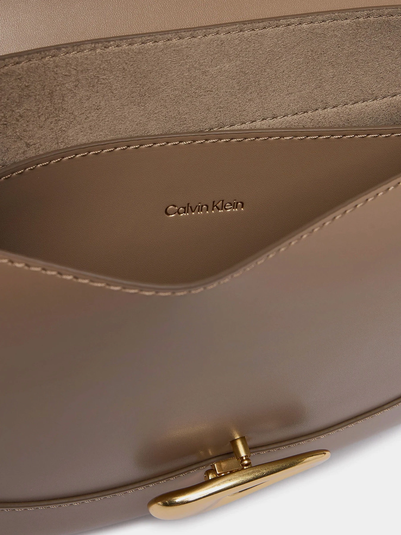 Сумки Calvin Klein HARDWARE FLAP MEDIUM CROSSBODY модель LV04F3401G-VFU Сумки Calvin Klein HARDWARE FLAP MEDIUM CROSSBODY модель LV04F3401G-VFU Фото