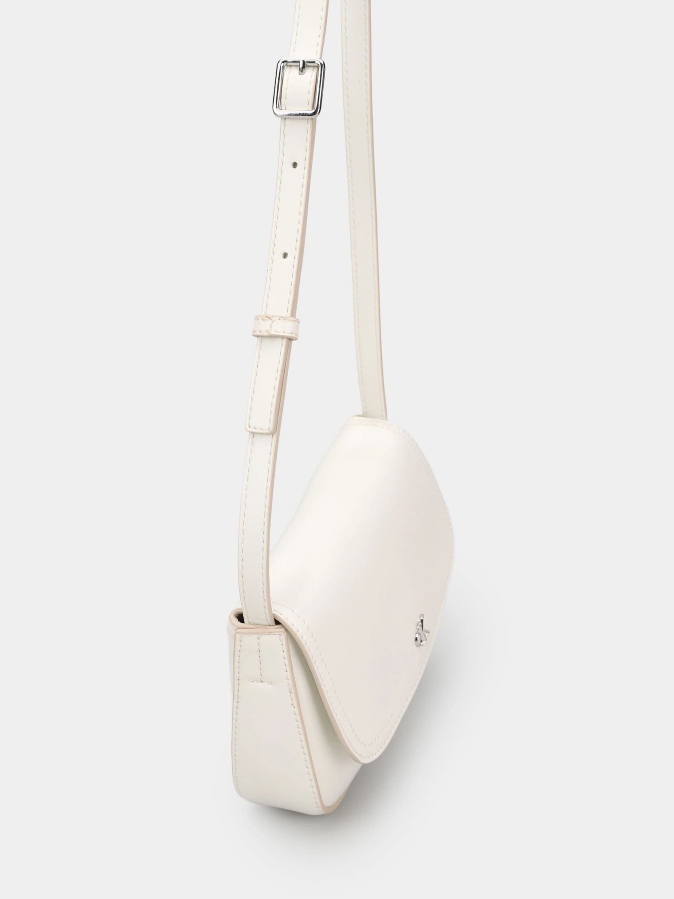 Сумки Calvin Klein CK FLAP CAMERA BAG модель LV04F3421G-FUP Сумки Calvin Klein CK FLAP CAMERA BAG модель LV04F3421G-FUP Фото