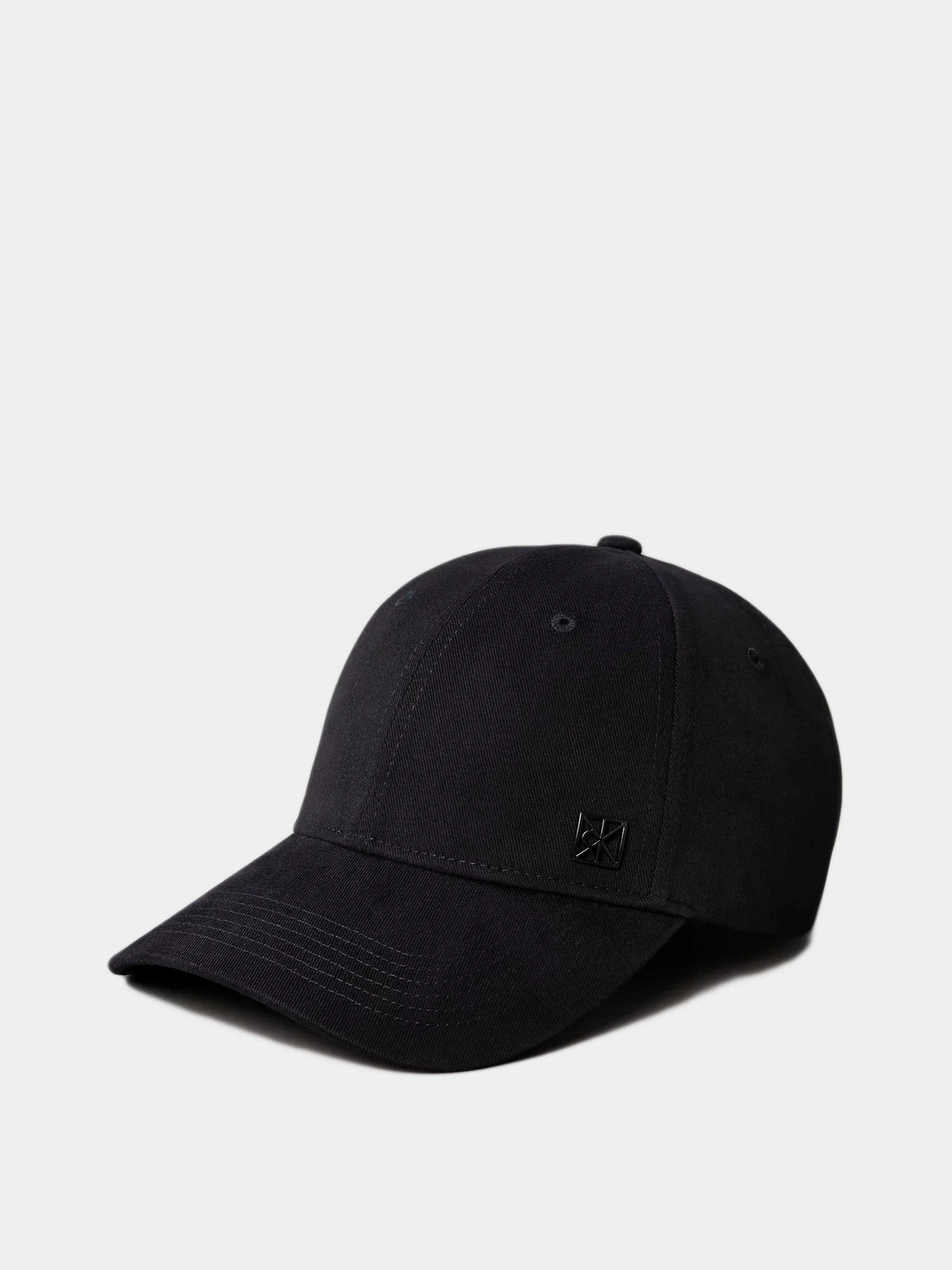 Шапки и кепки Calvin Klein EMBLEM HARDWARE BASEBALL CAP модель LV04F5059G-UB1 Шапки и кепки Calvin Klein EMBLEM HARDWARE BASEBALL CAP модель LV04F5059G-UB1 Фото