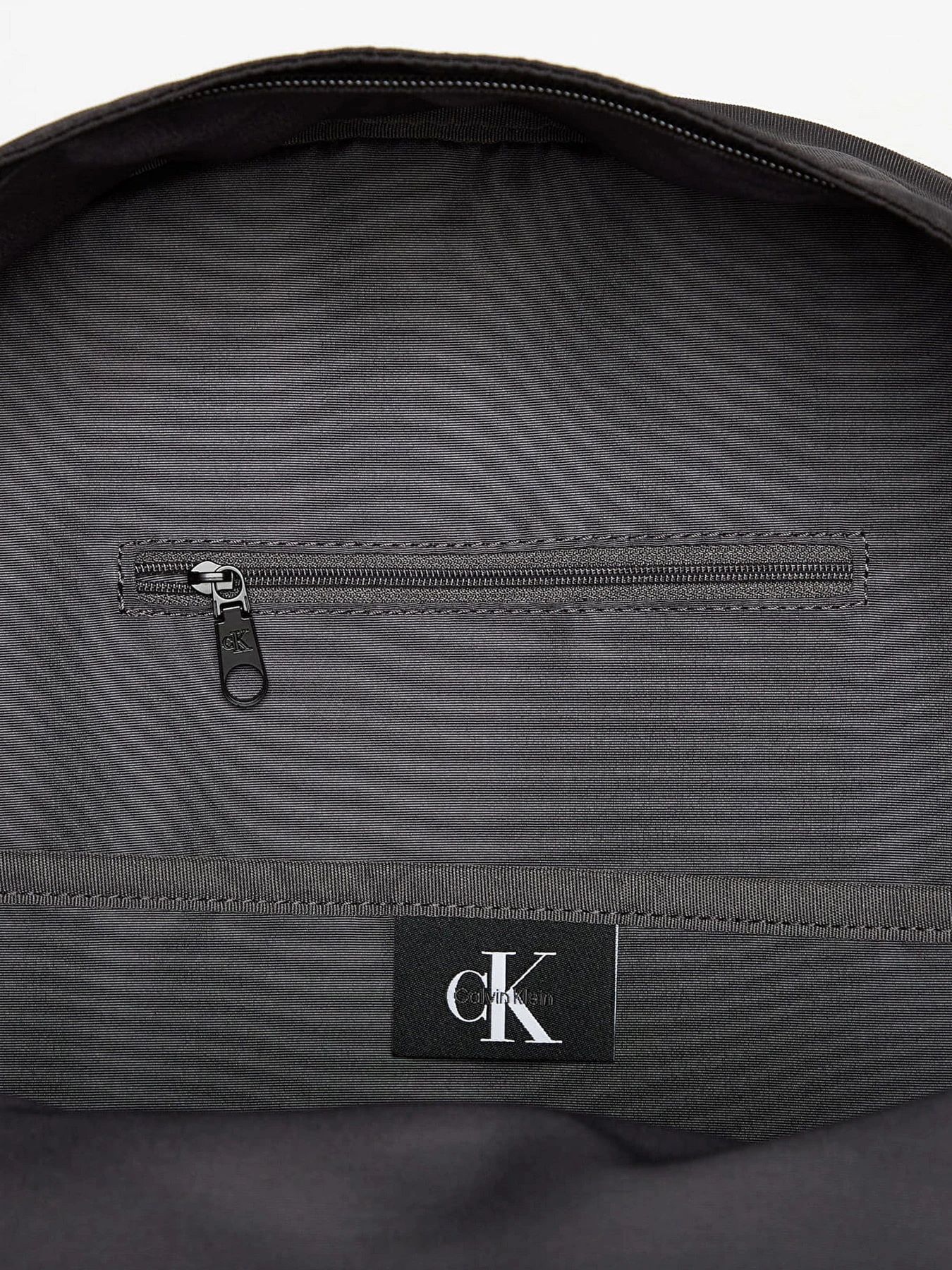Рюкзаки Calvin Klein BOLD ROUND BACKPACK модель LV04D3114G-UB1 Рюкзаки Calvin Klein BOLD ROUND BACKPACK модель LV04D3114G-UB1 Фото