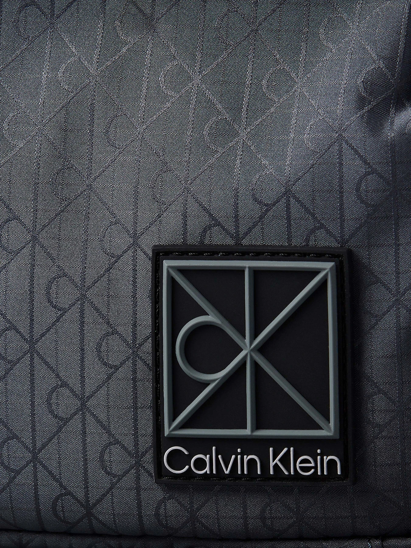 Сумки Calvin Klein UTILITY EMBLEM REPORTER модель LV04D3303G-CKP Фото