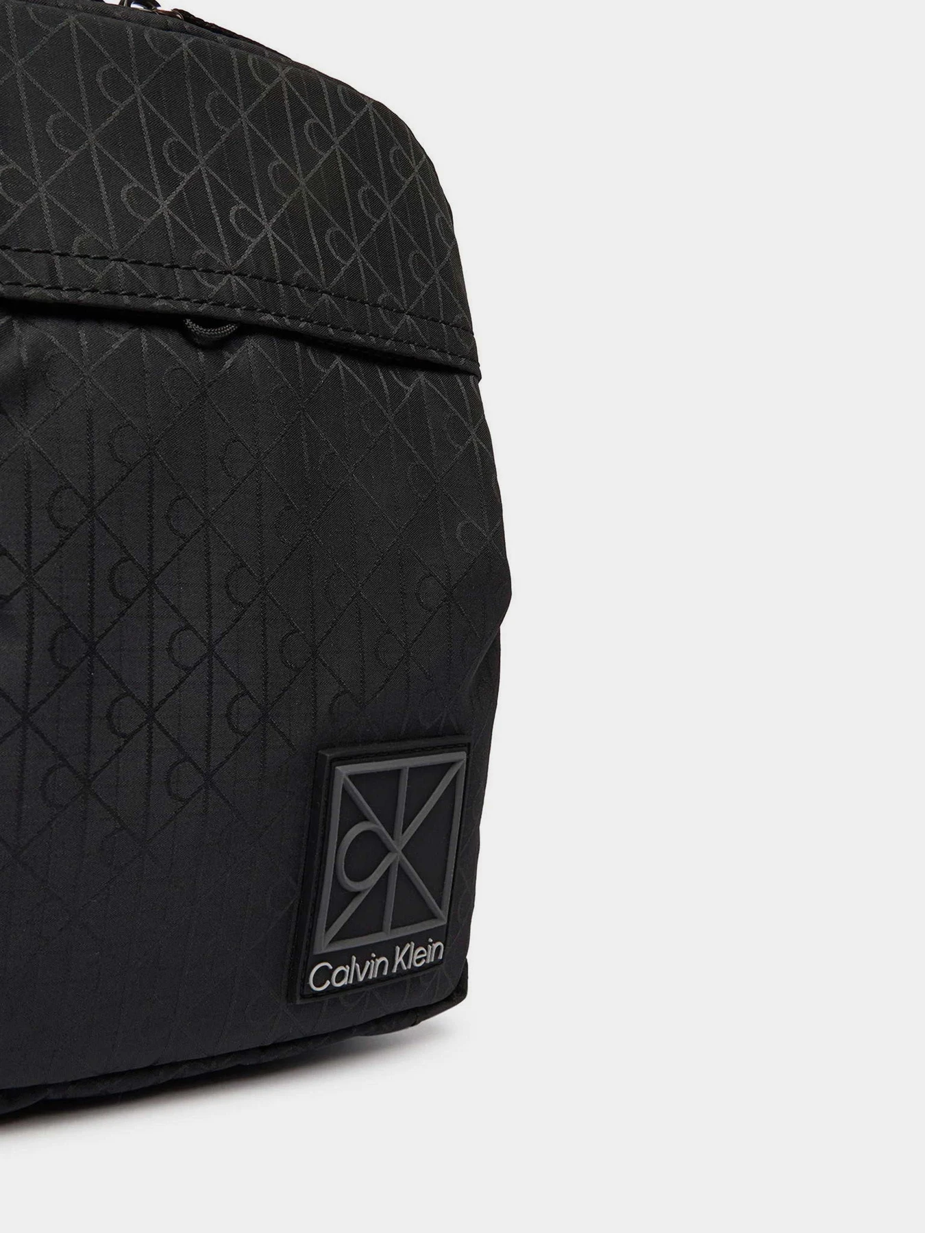 Сумки Calvin Klein UTILITY EMBLEM REPORTER модель LV04D3303G-UB1 Сумки Calvin Klein UTILITY EMBLEM REPORTER модель LV04D3303G-UB1 Фото