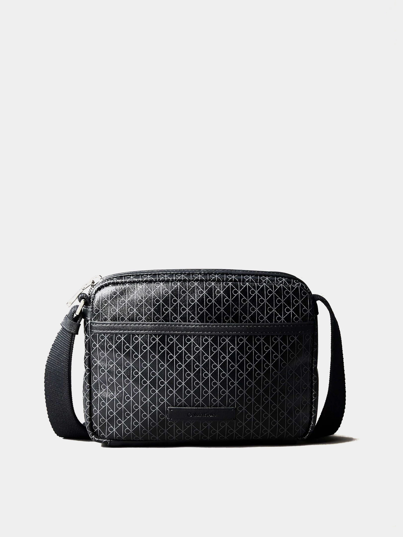 Сумки Calvin Klein EMBLEM AOP COATED CAMERA BAG модель LV04D3314G-UB1 Сумки Calvin Klein EMBLEM AOP COATED CAMERA BAG модель LV04D3314G-UB1 Фото