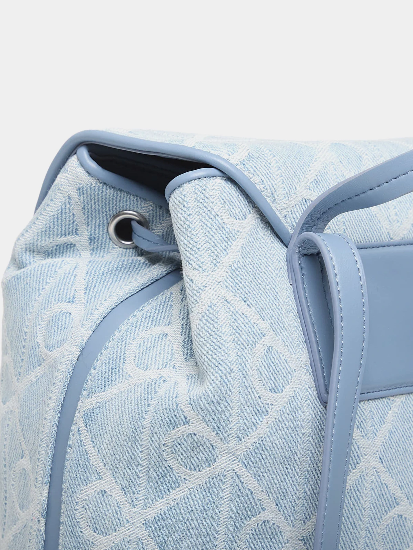 Рюкзаки Calvin Klein EMBLEM AOP DENIM BACKPACK модель LV04F3508G-YBZ Рюкзаки Calvin Klein EMBLEM AOP DENIM BACKPACK модель LV04F3508G-YBZ Фото