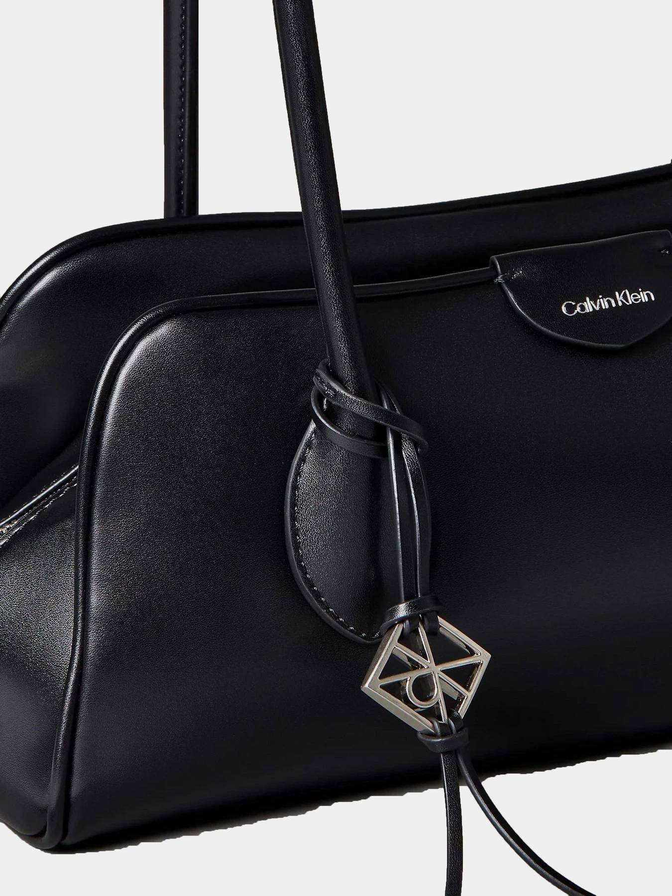 Сумки Calvin Klein MULTI COMPARTMENT SHOULDER BAG модель LV04F3369G-UB1 Сумки Calvin Klein MULTI COMPARTMENT SHOULDER BAG модель LV04F3369G-UB1 Фото