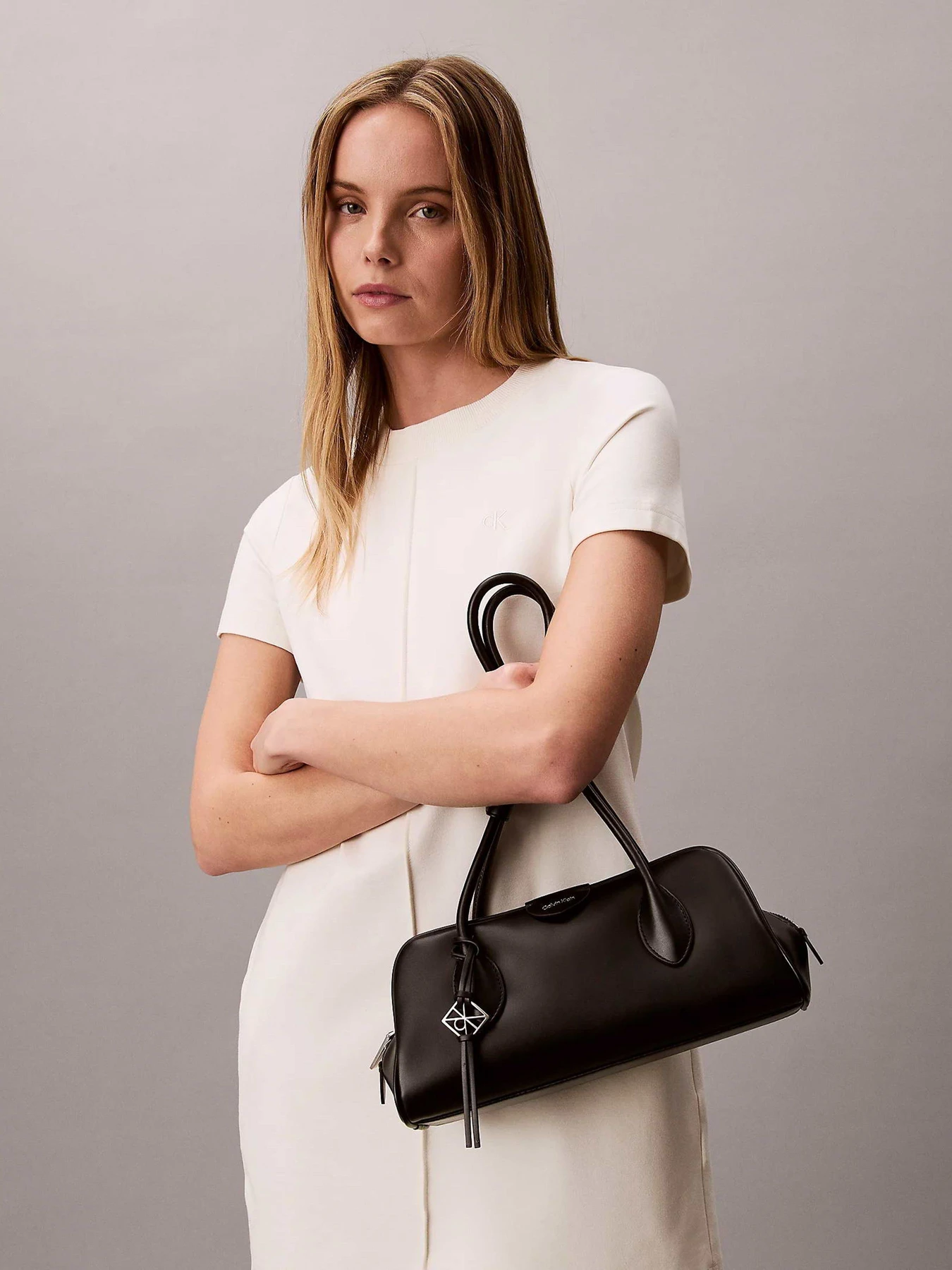 Сумки Calvin Klein MULTI COMPARTMENT SHOULDER BAG модель LV04F3369G-UB1 Сумки Calvin Klein MULTI COMPARTMENT SHOULDER BAG модель LV04F3369G-UB1 Фото
