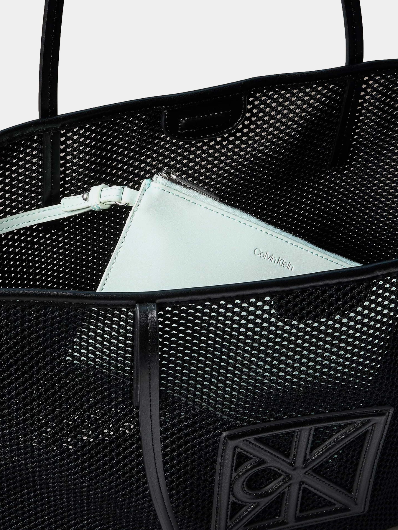 Сумки Calvin Klein EMBLEM MESH TOTE модель LV04F3380G-UB1 Сумки Calvin Klein EMBLEM MESH TOTE модель LV04F3380G-UB1 Фото