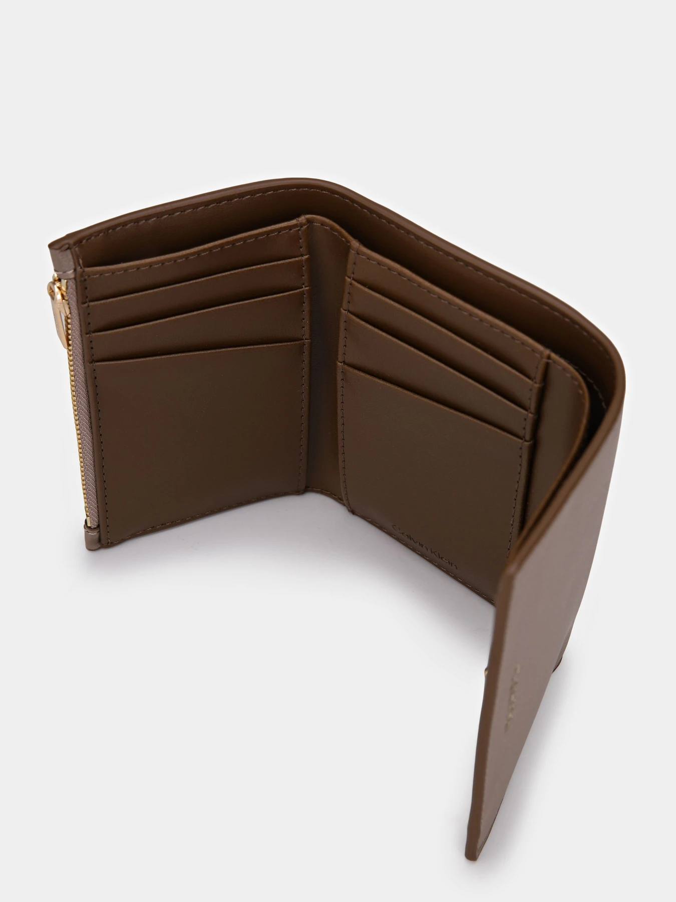 Кошельки Calvin Klein FOIL LOGO TRIFOLD W/ ZIP POCKE модель LV04F1117G-VFU Кошельки Calvin Klein FOIL LOGO TRIFOLD W/ ZIP POCKE модель LV04F1117G-VFU Фото