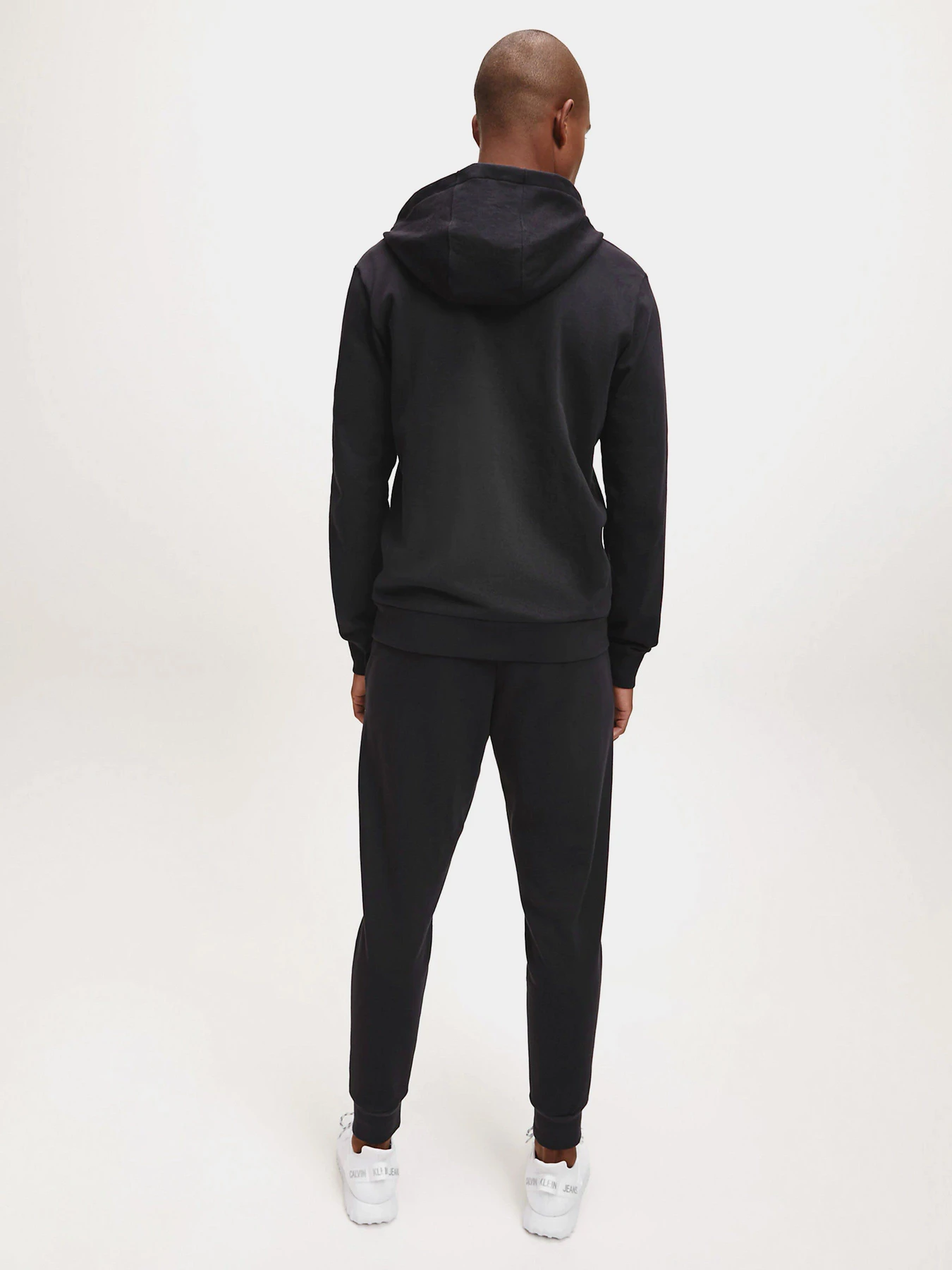 Худи и свитшоты Calvin Klein CK Performance модель 00GMF0J488-007 Фото