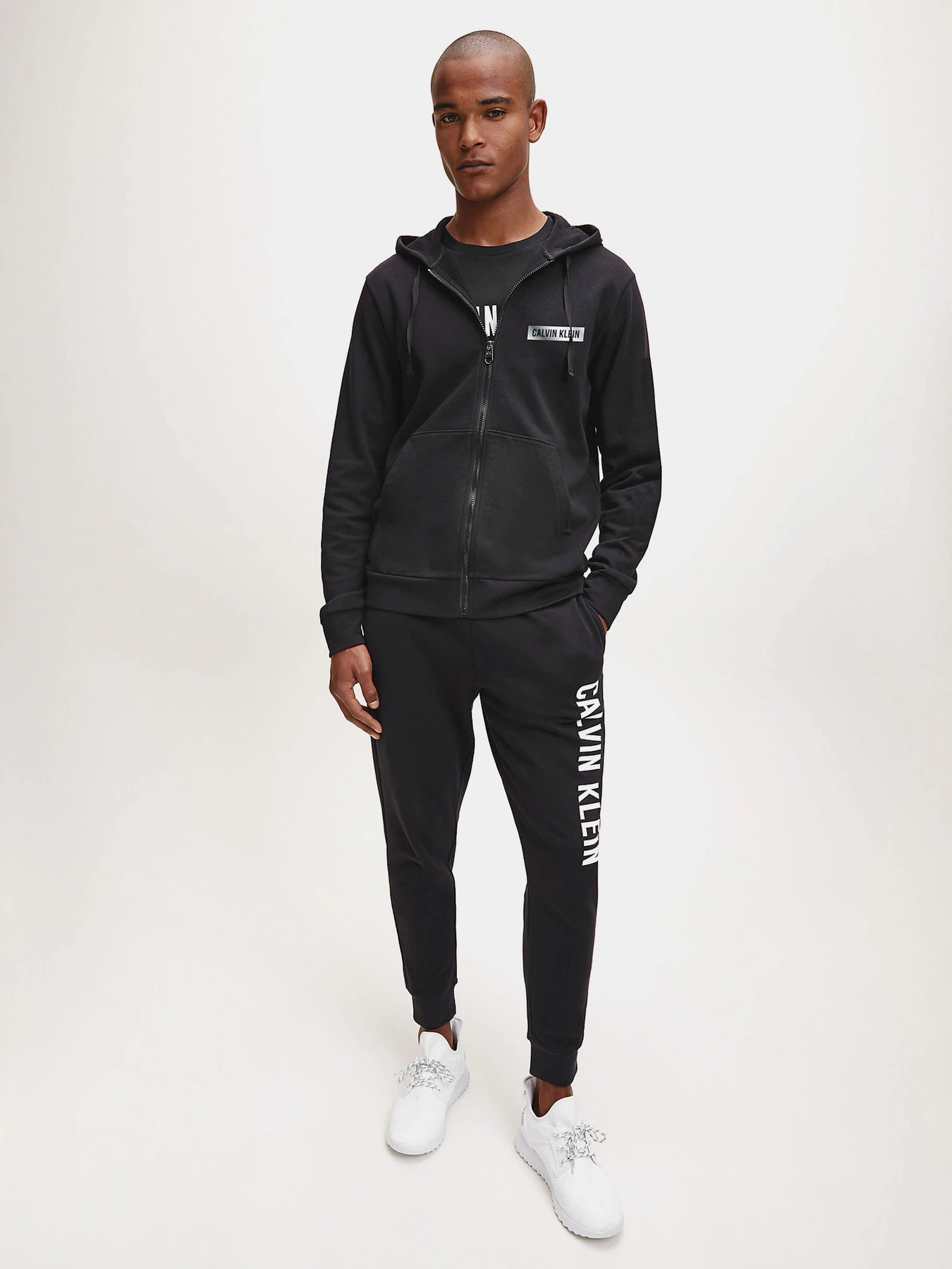 Худи и свитшоты Calvin Klein CK Performance модель 00GMF0J488-007 Фото