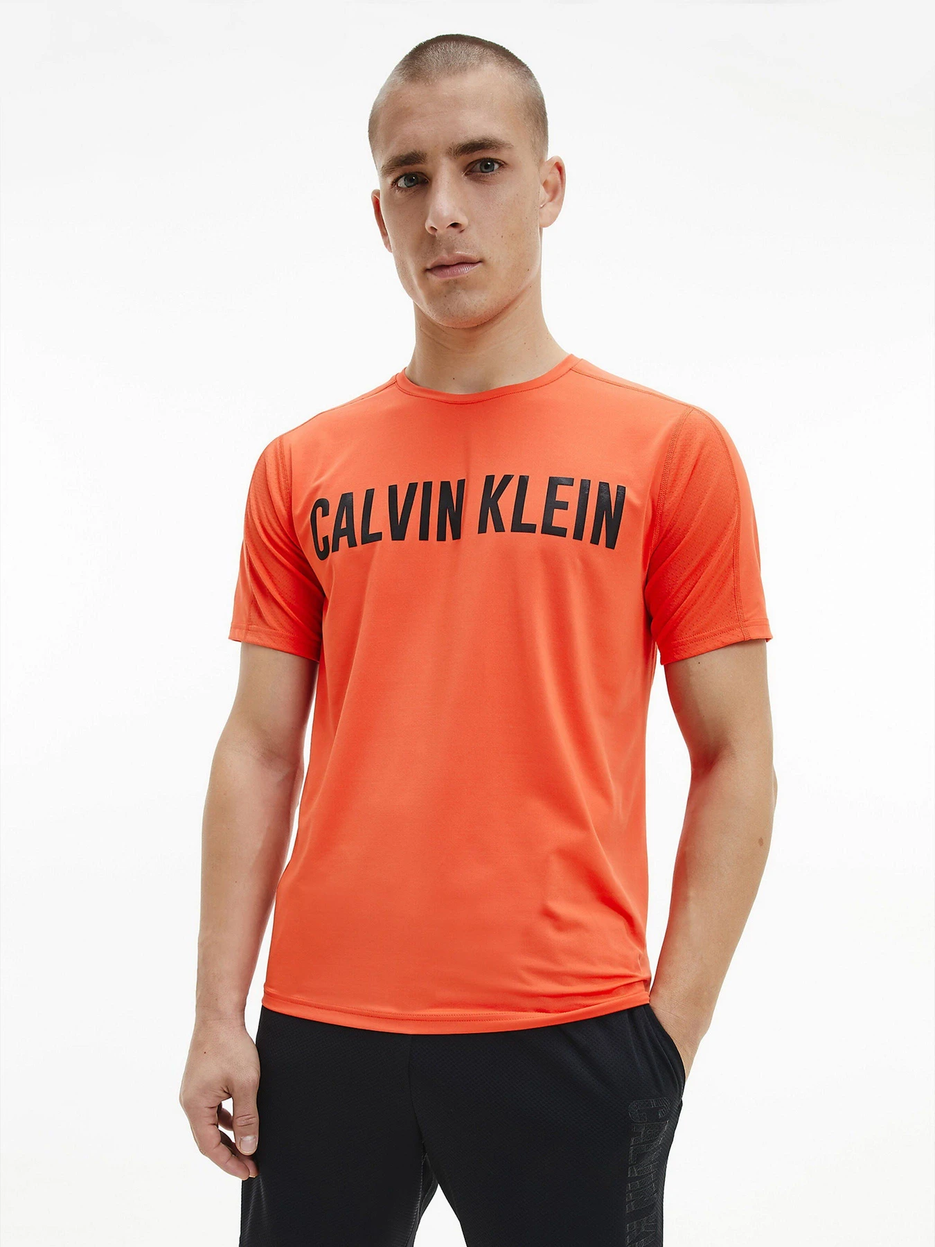 Футболки и поло Calvin Klein модель 00GMF0K150-610 Футболки и поло Calvin Klein модель 00GMF0K150-610 Фото