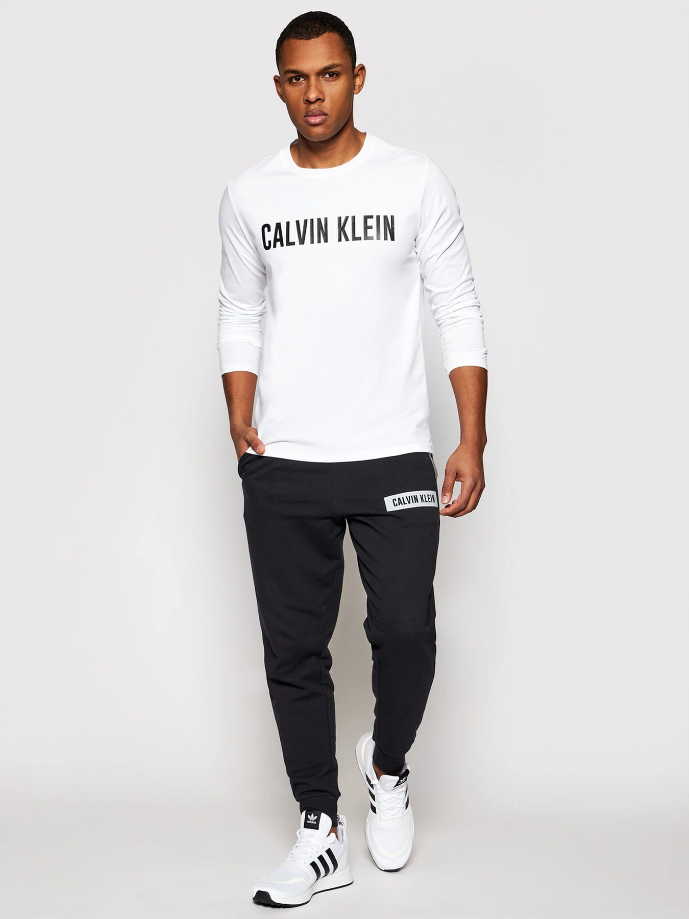 Худі та світшоти Calvin Klein модель 00GMS1K154-100 Худі та світшоти Calvin Klein модель 00GMS1K154-100 Фото