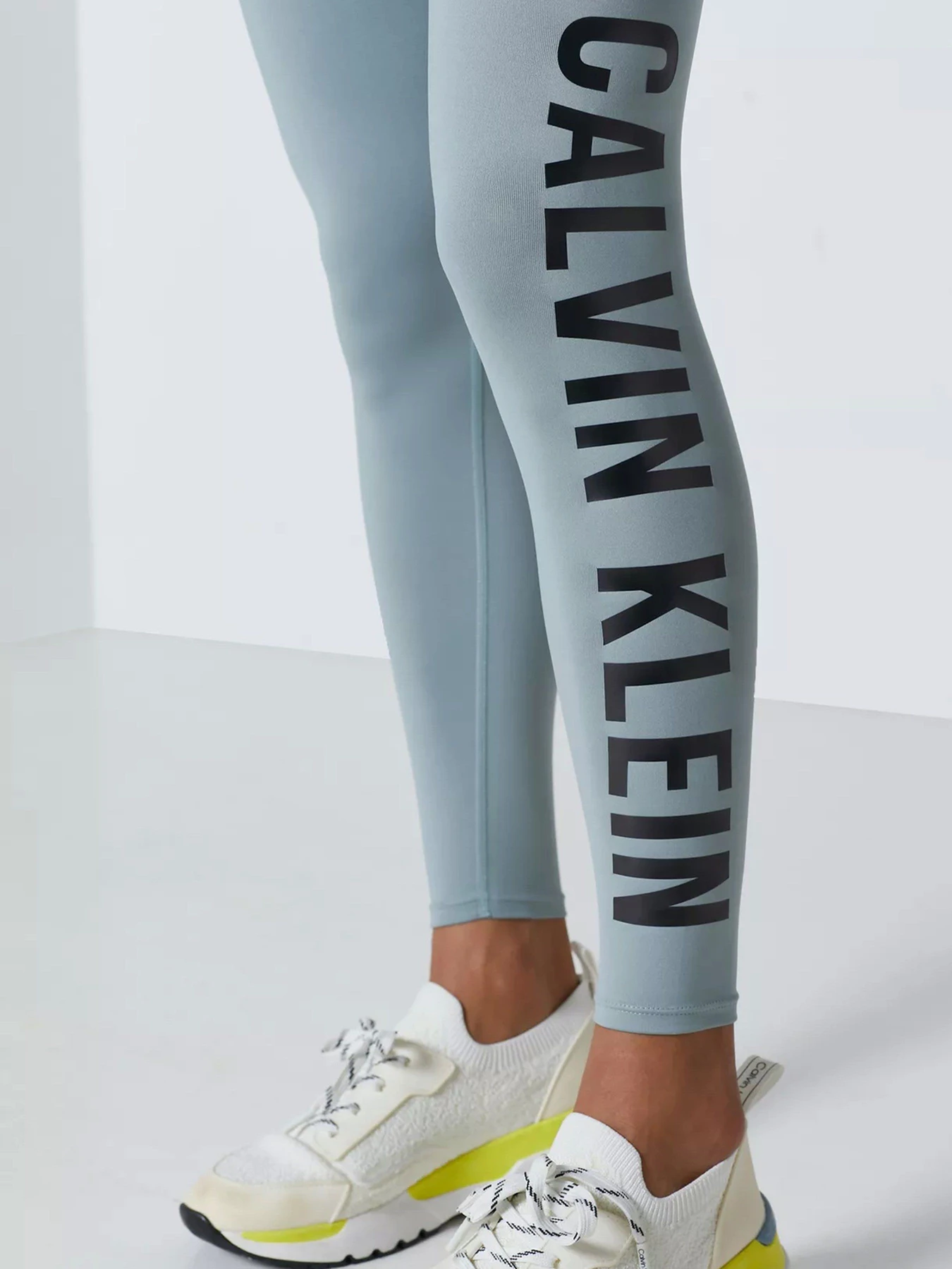 Брюки Calvin Klein модель 00GWF0L637-314 Брюки Calvin Klein модель 00GWF0L637-314 Фото