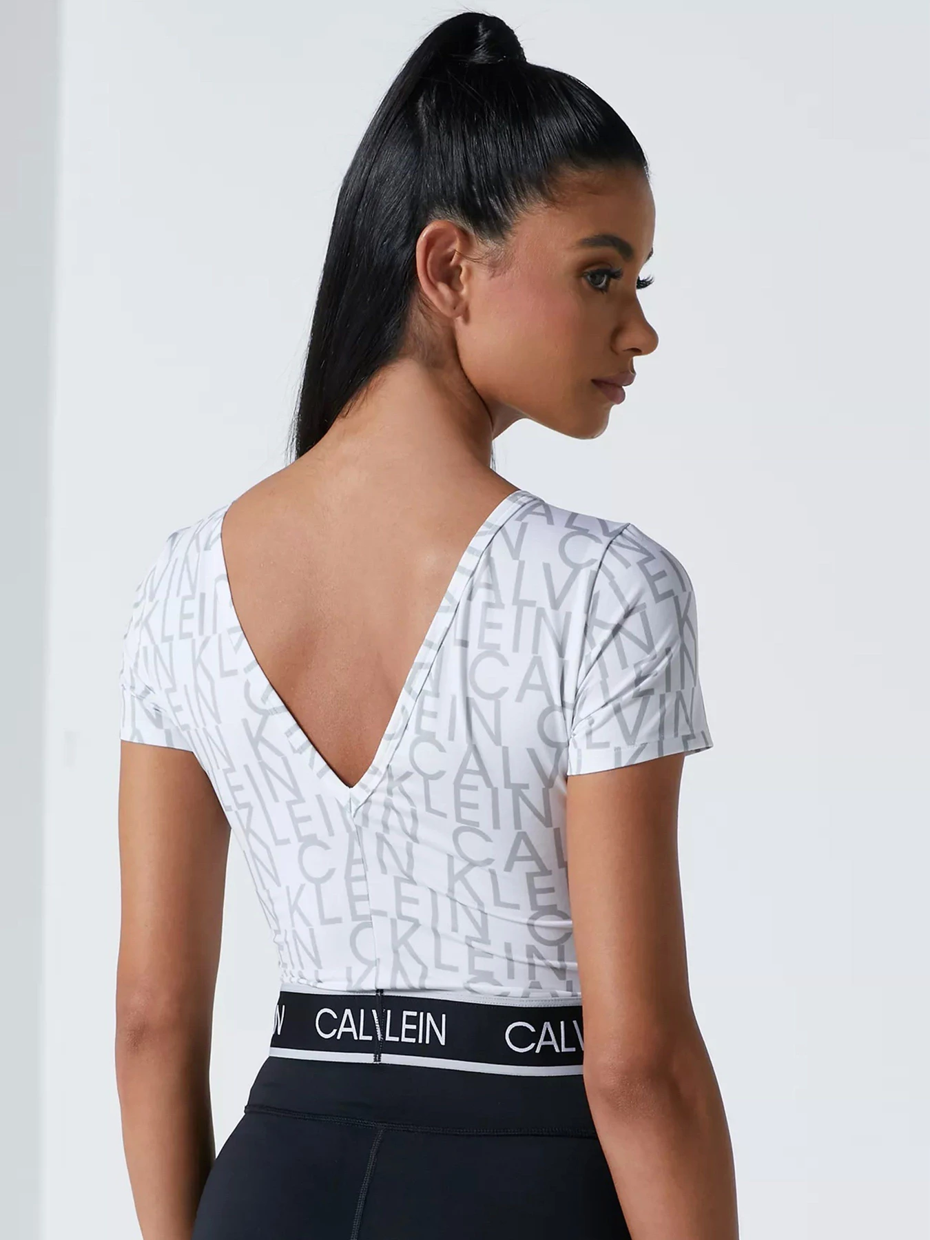 Футболки и поло Calvin Klein модель 00GWS1K145-143 Фото