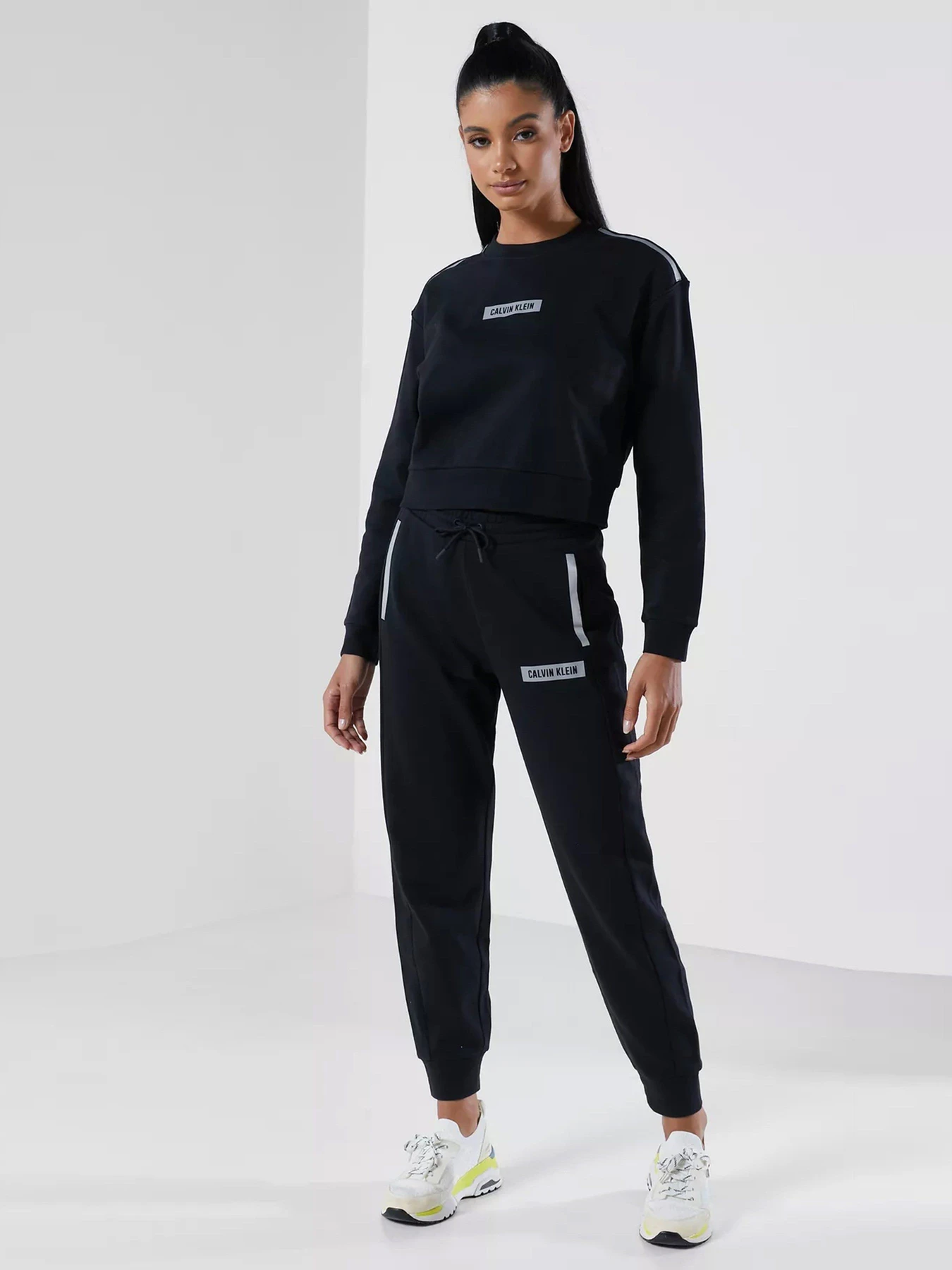 Худи и свитшоты Calvin Klein модель 00GWS1W302-007 Худи и свитшоты Calvin Klein модель 00GWS1W302-007 Фото