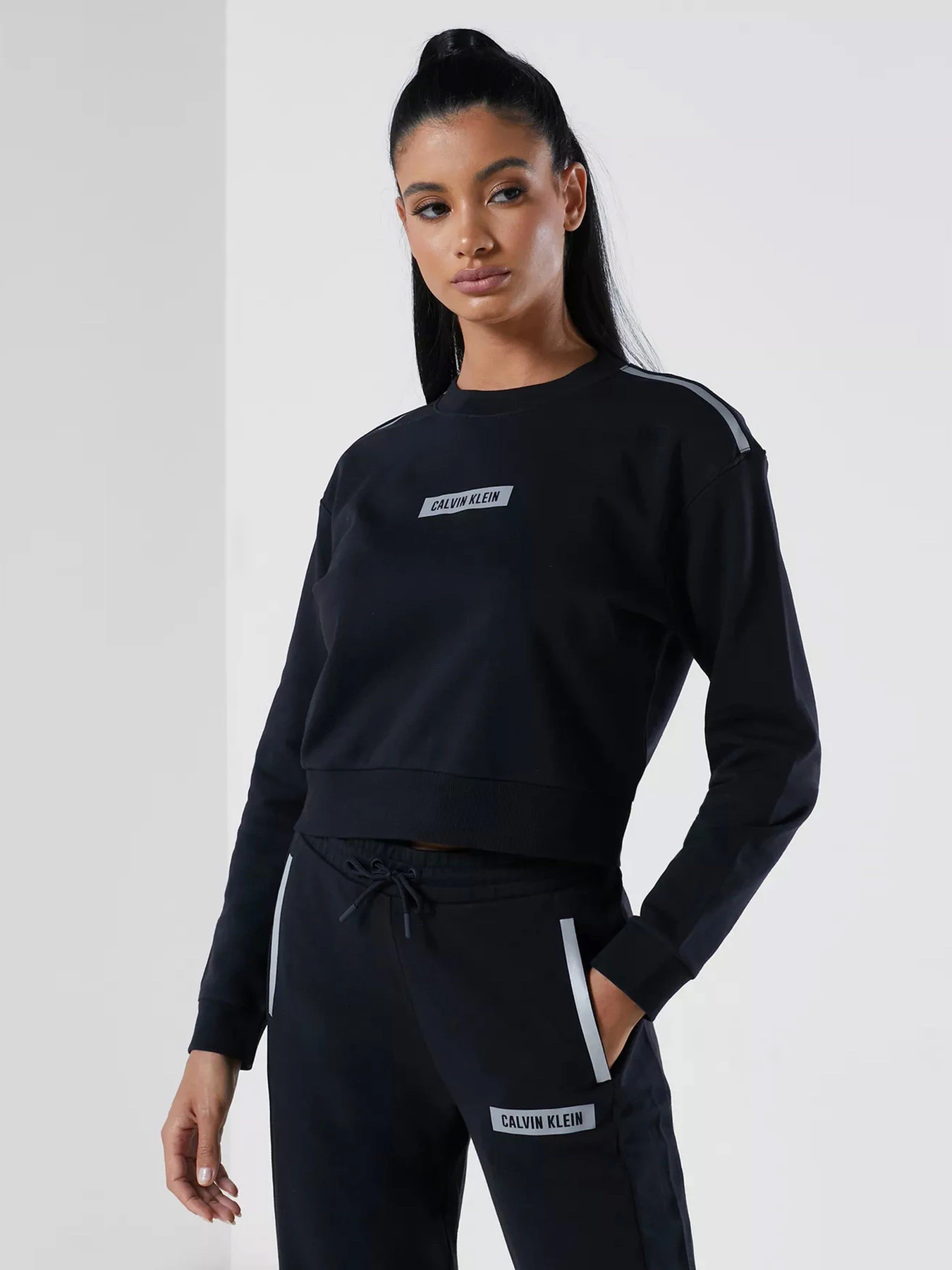 Худи и свитшоты Calvin Klein модель 00GWS1W302-007 Худи и свитшоты Calvin Klein модель 00GWS1W302-007 Фото
