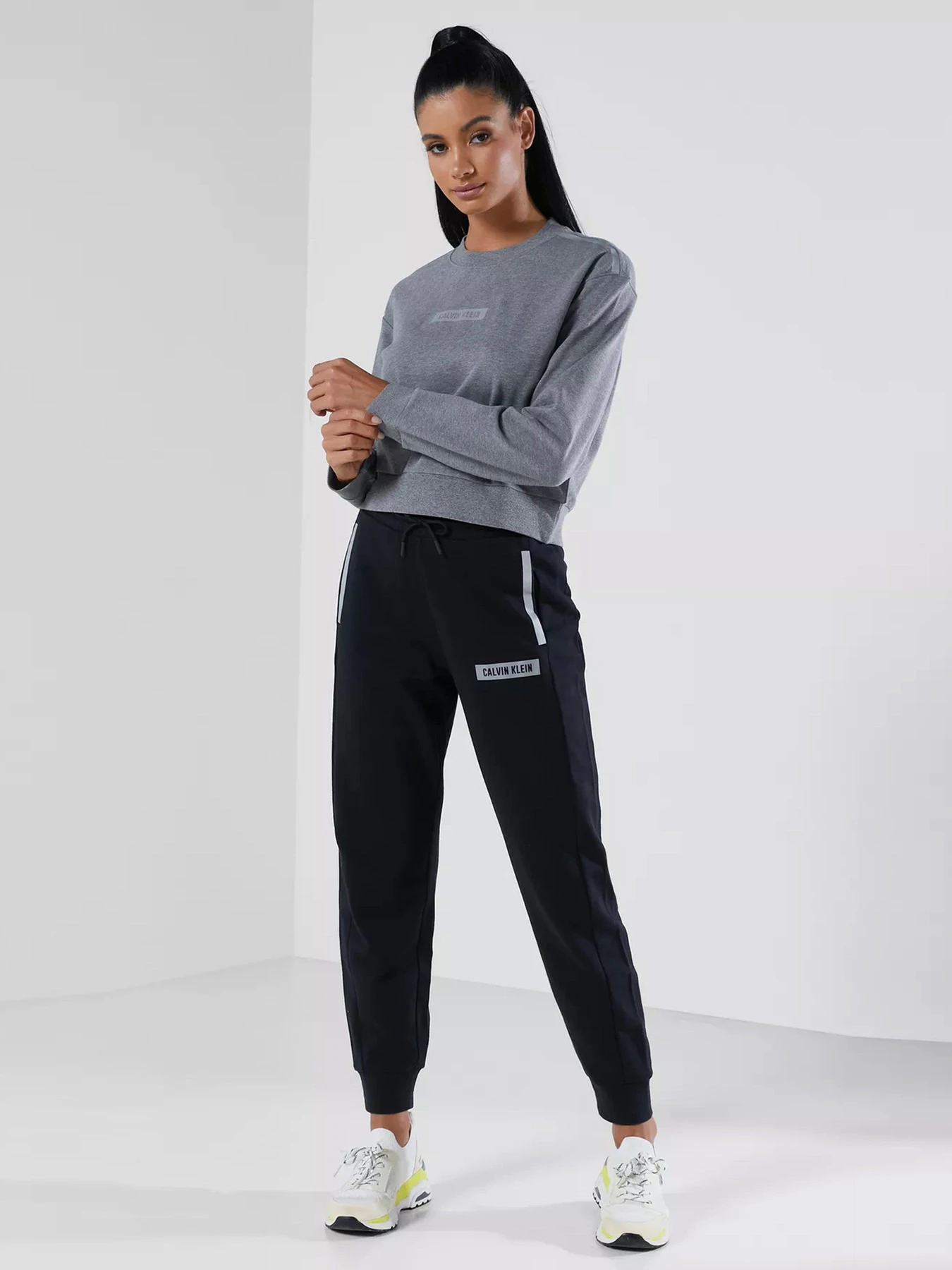 Худи и свитшоты Calvin Klein модель 00GWS1W302-077 Худи и свитшоты Calvin Klein модель 00GWS1W302-077 Фото